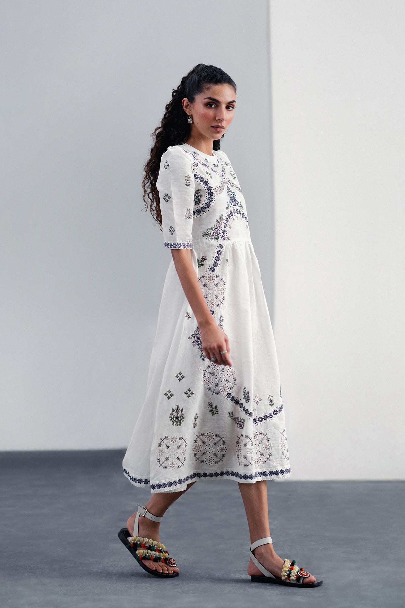 DRESS (E120/001/0048) - Image 4