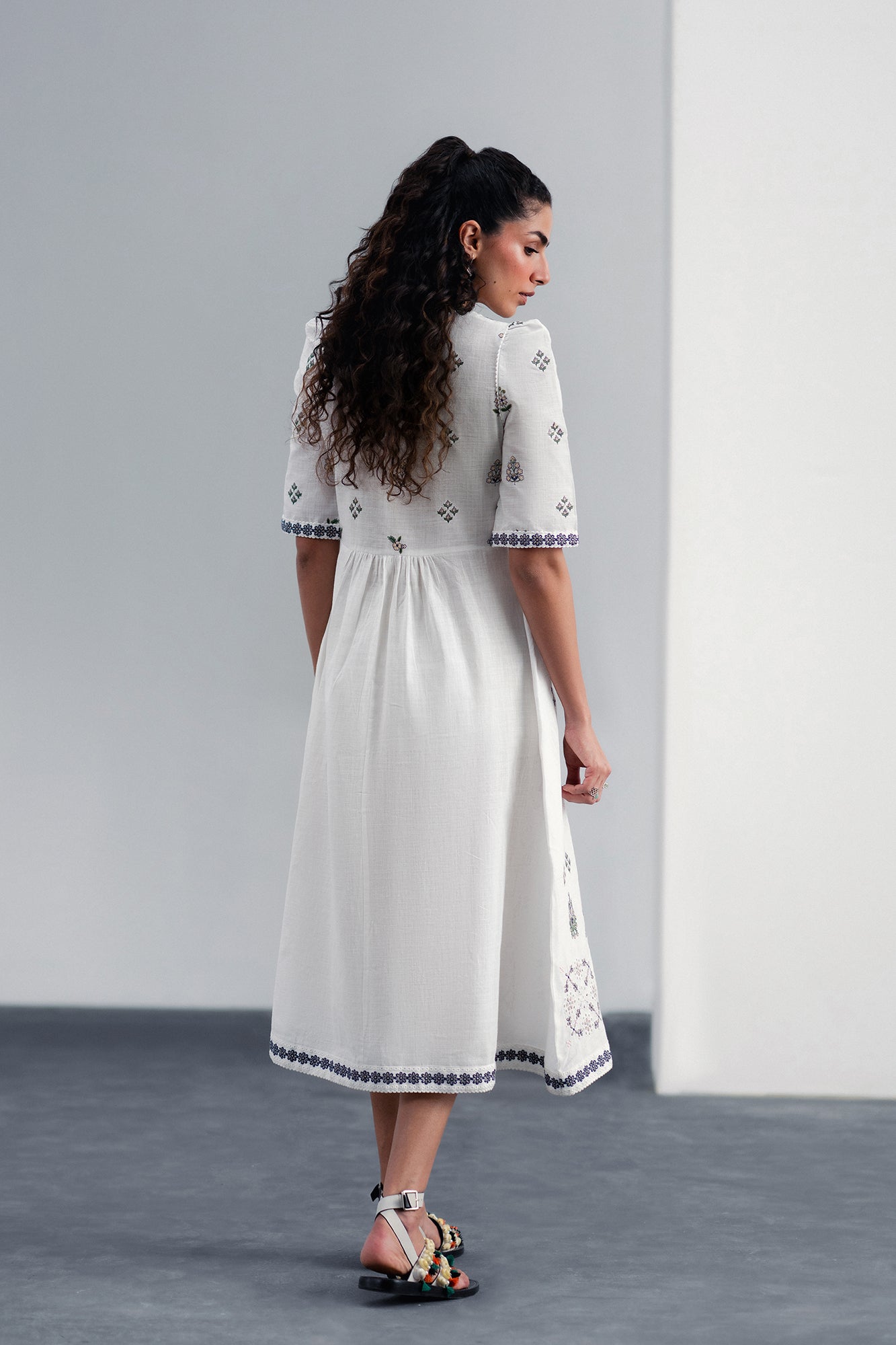 DRESS (E120/001/0048) - Image 5