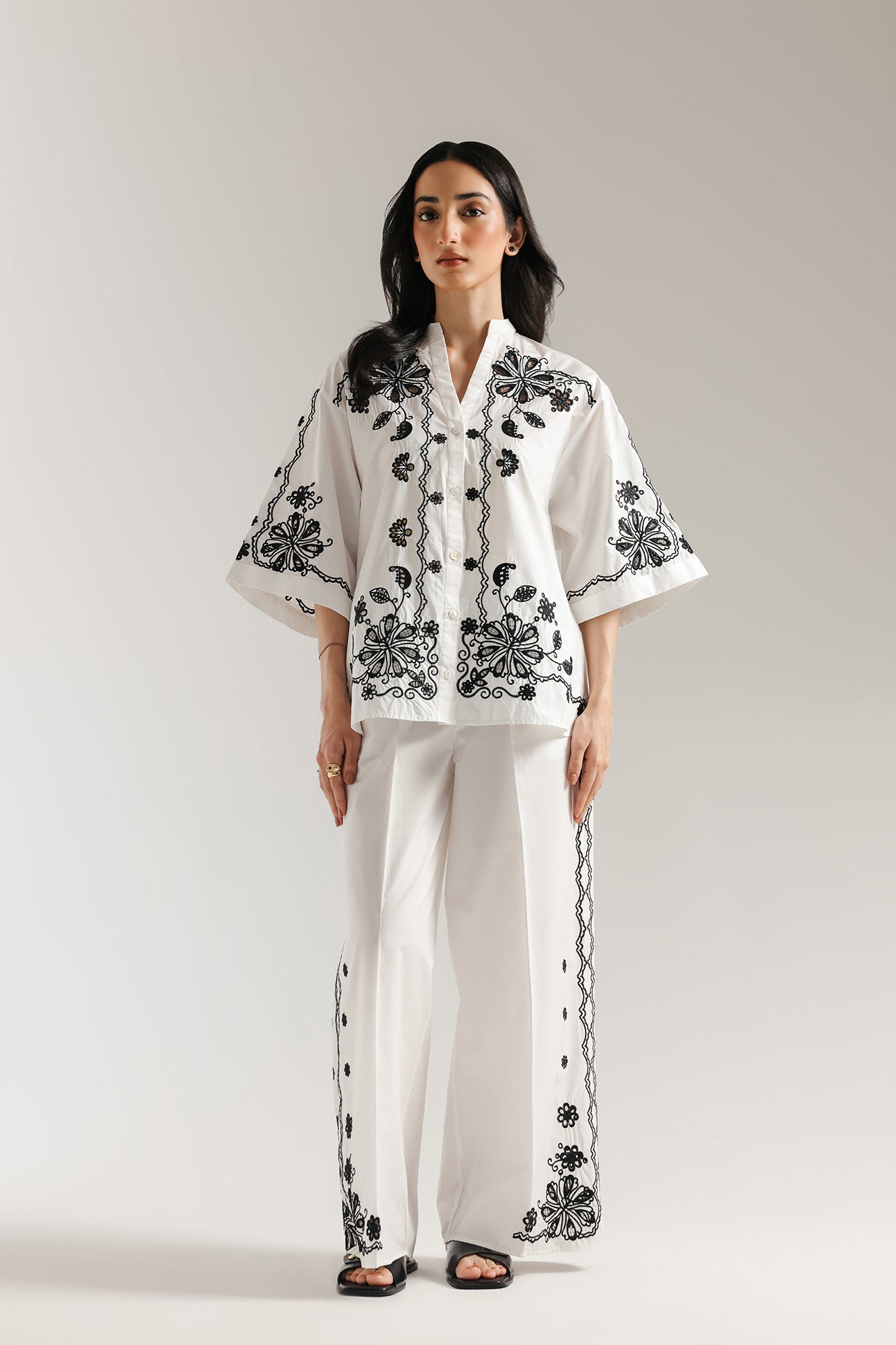 EMBROIDERED SUIT (E0641/106/003) - Image 2