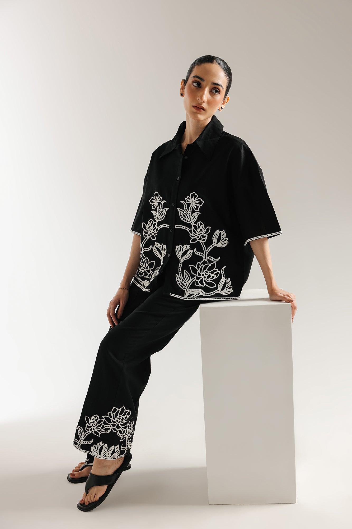 EMBROIDERED SUIT (E0657/106/902)