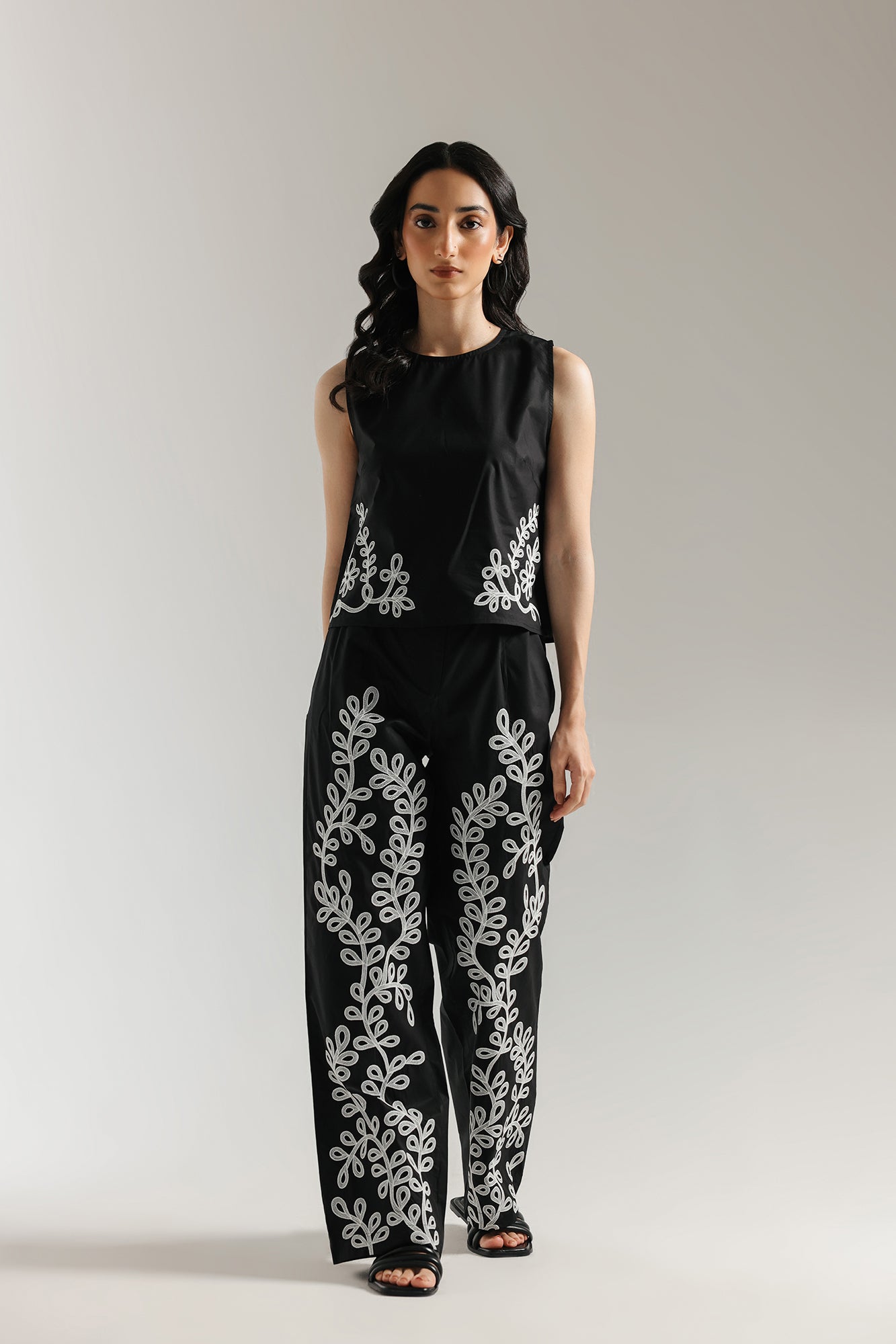 EMBRODERED SUIT (E0659/106/902) - Image 2
