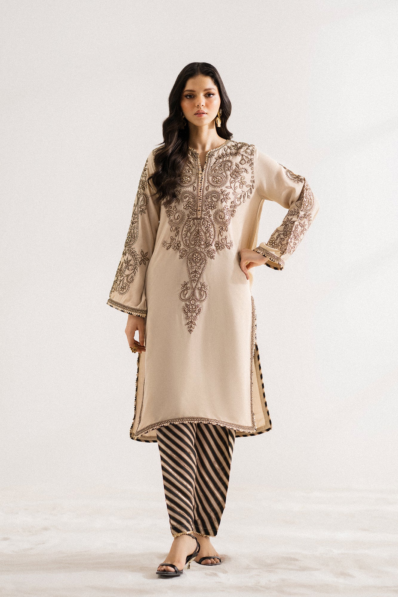 EMBROIDERED SUIT (E0781/104/226) - Image 2