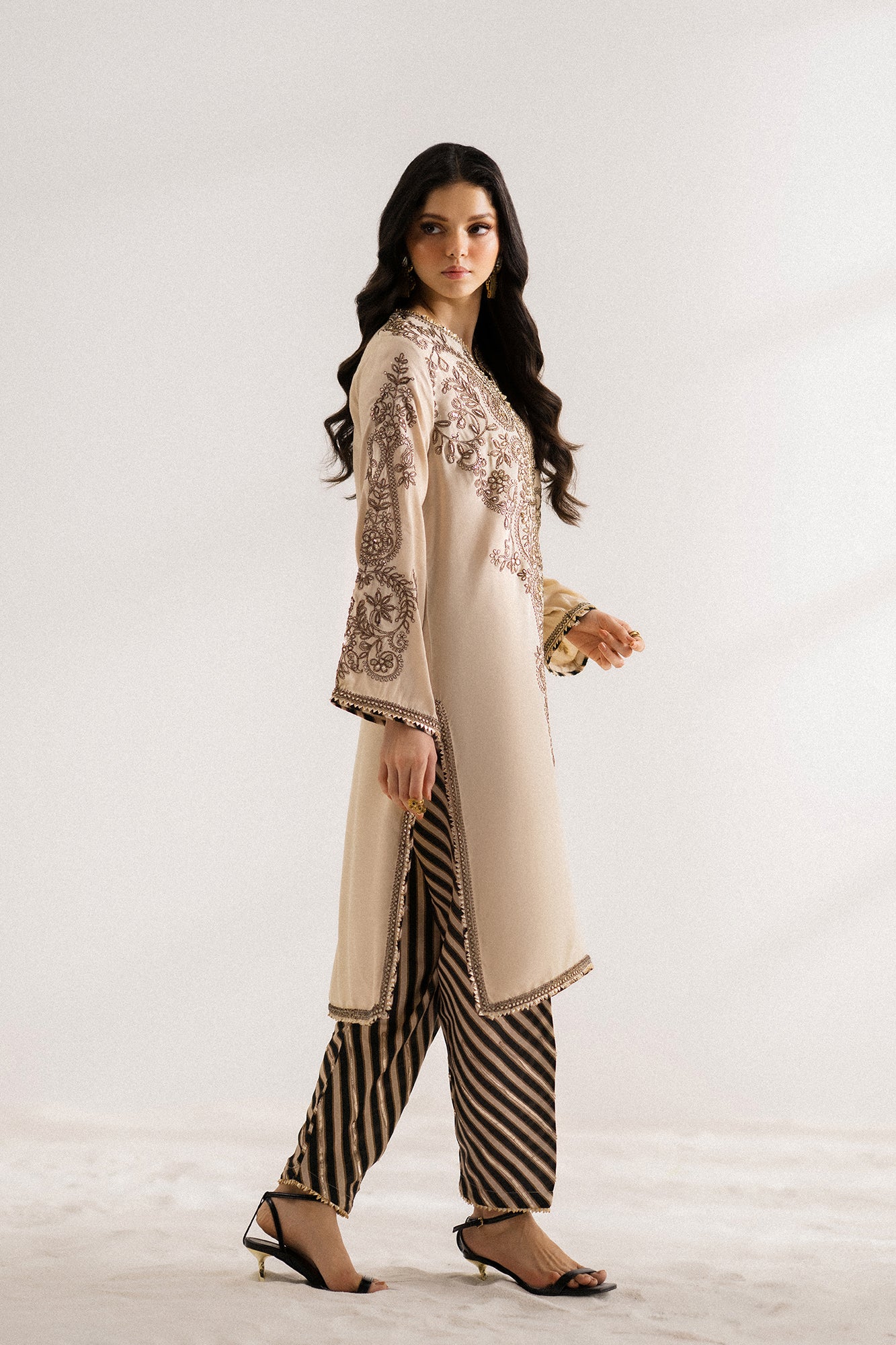 EMBROIDERED SUIT (E0781/104/226) - Image 3