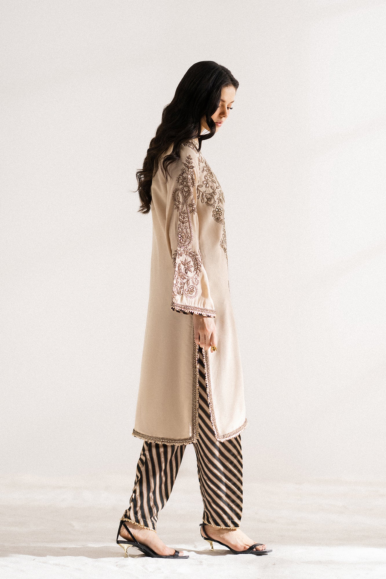 EMBROIDERED SUIT (E0781/104/226) - Image 5