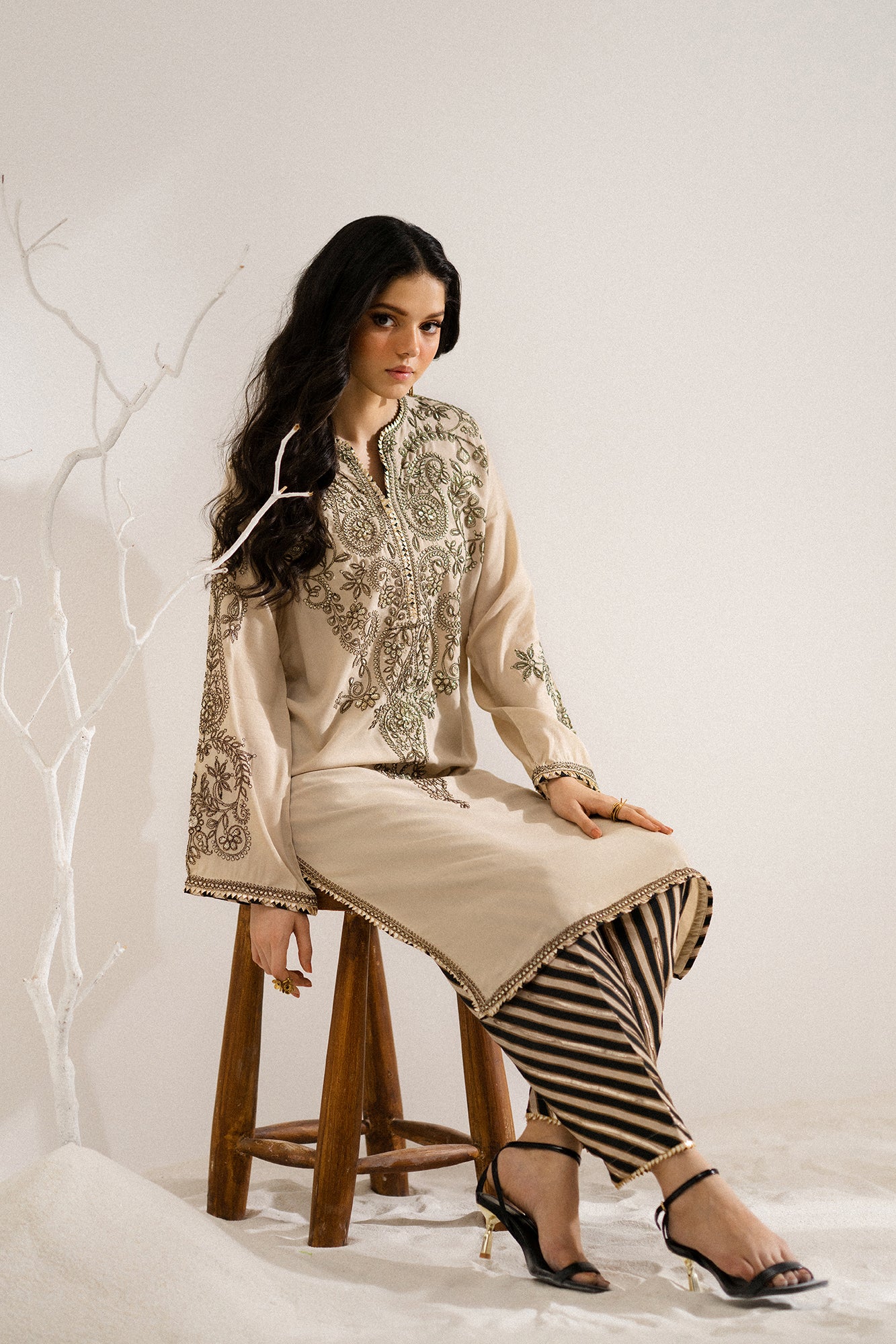 EMBROIDERED SUIT (E0781/104/226) - Image 7