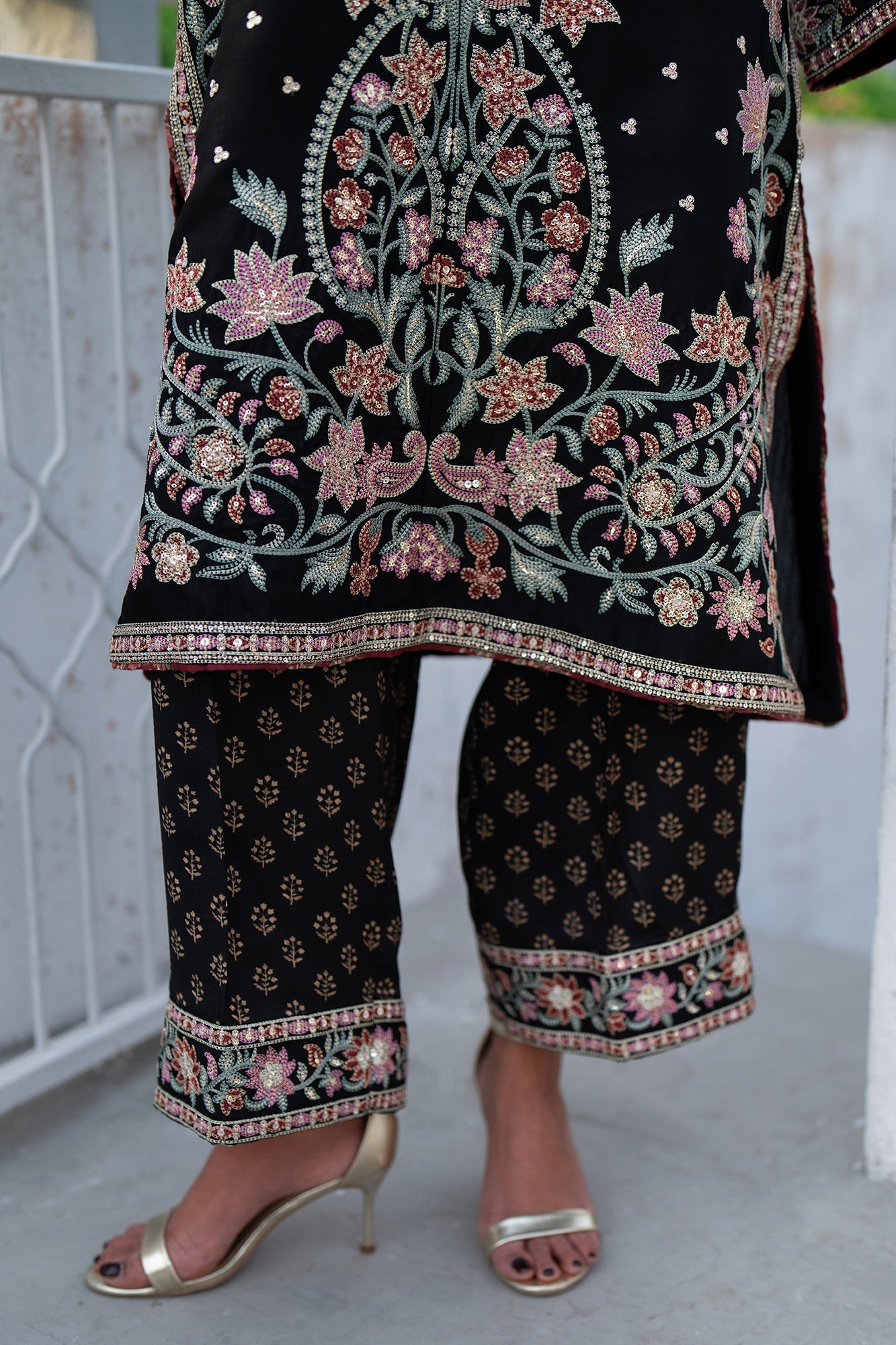 EMBROIDERED SUIT (E104/902/0819) - Image 9
