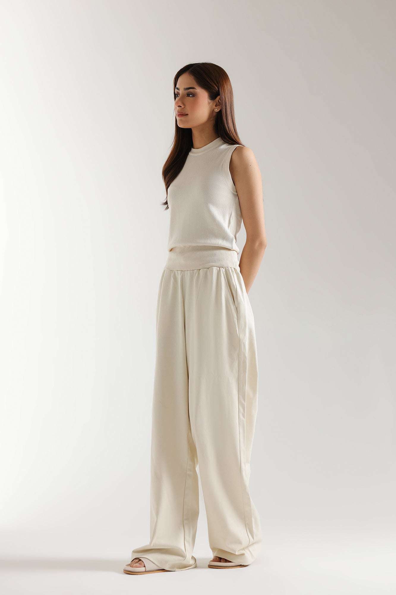 SLEEVELESS T-SHIRT (E2390/108/005) - Image 3