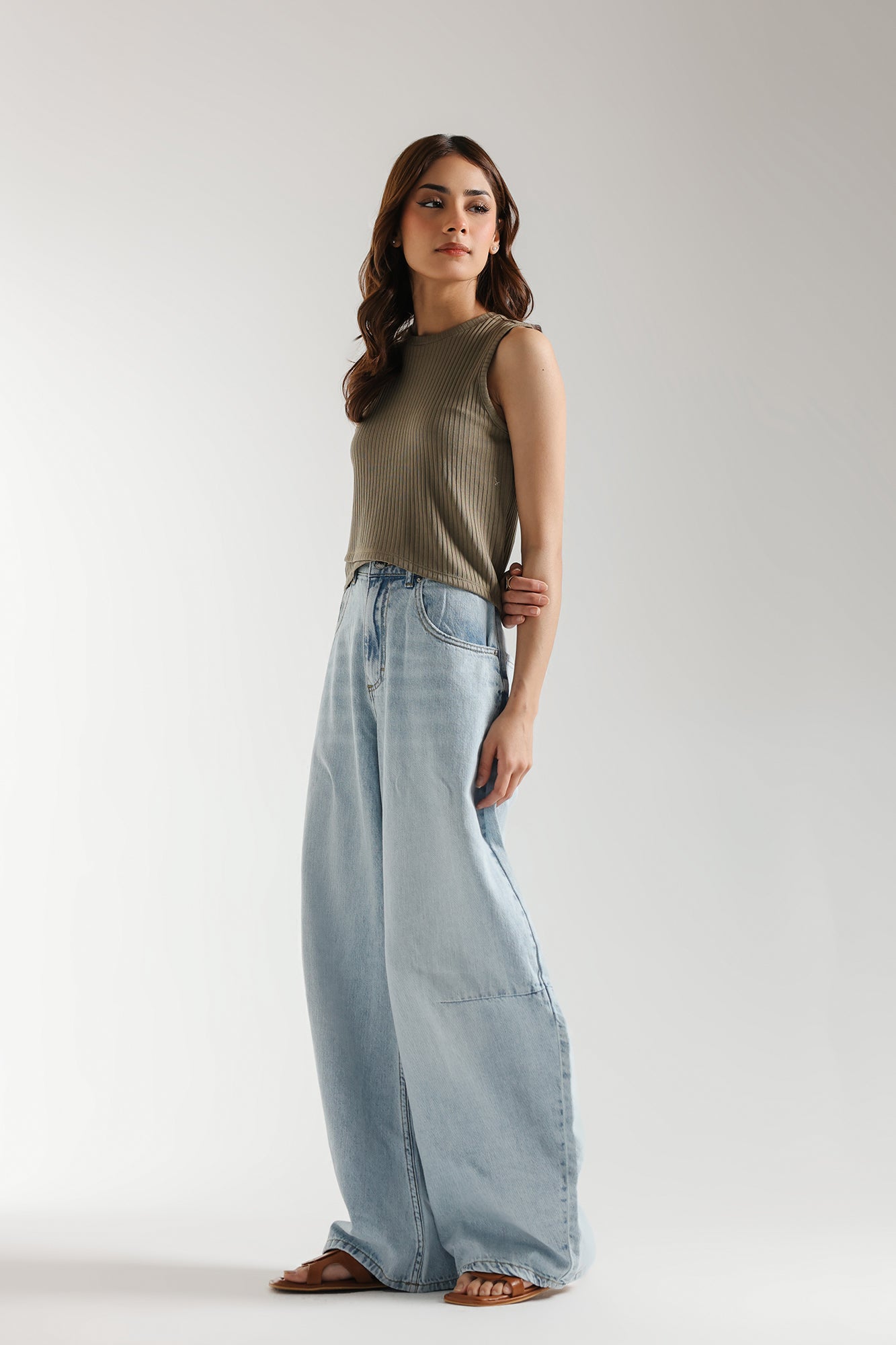 SLEEVELESS CROPPED TOP (E2448/108/121) - Image 2