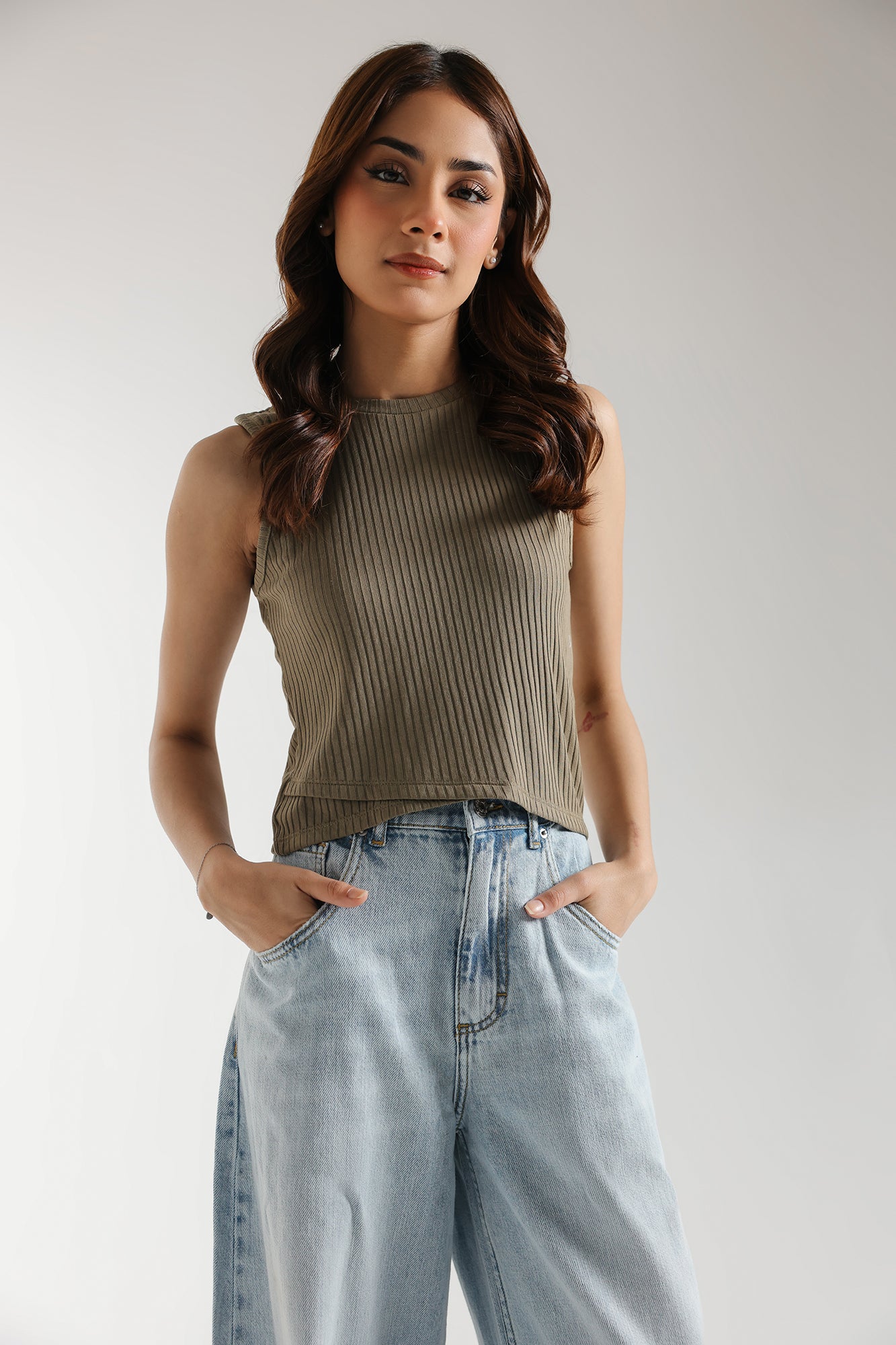 SLEEVELESS CROPPED TOP (E2448/108/121) - Image 4