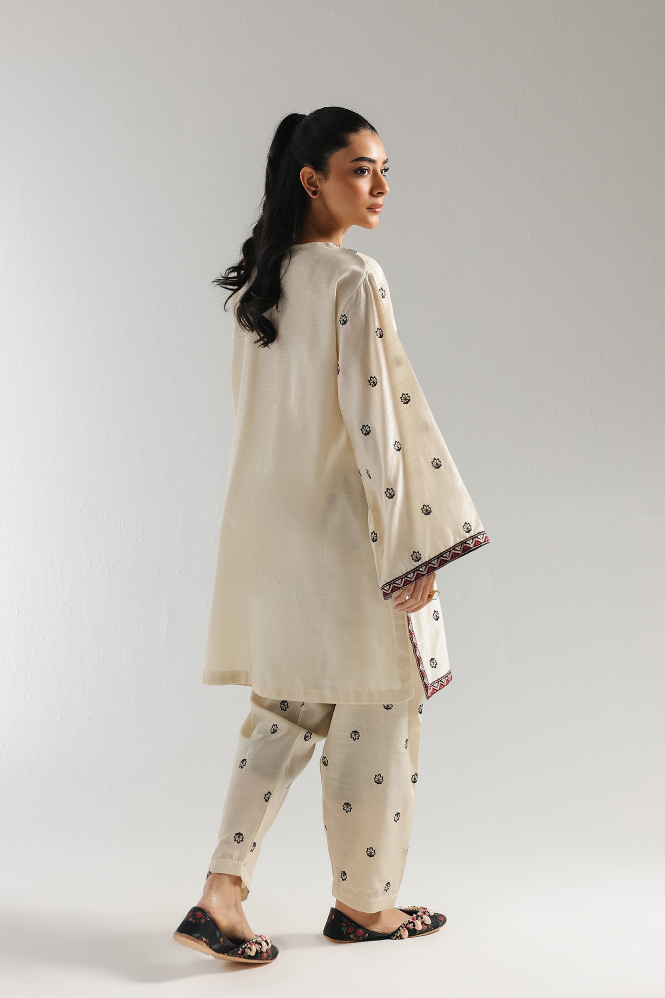 EMBROIDERED SUIT (E2913/103/002) - Image 3
