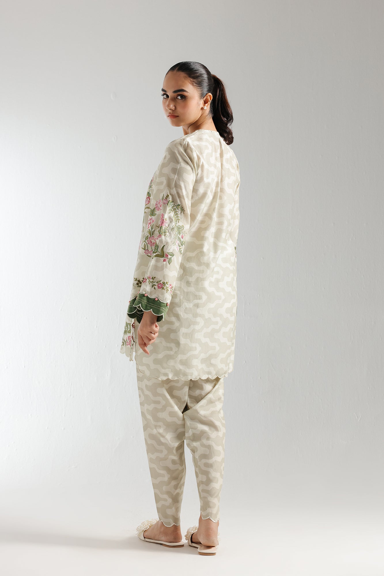 EMBROIDERED SUIT (E2990/103/817) - Image 3