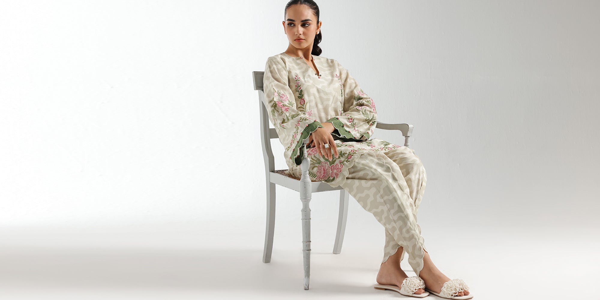 EMBROIDERED SUIT (E2990/103/817) - Image 5