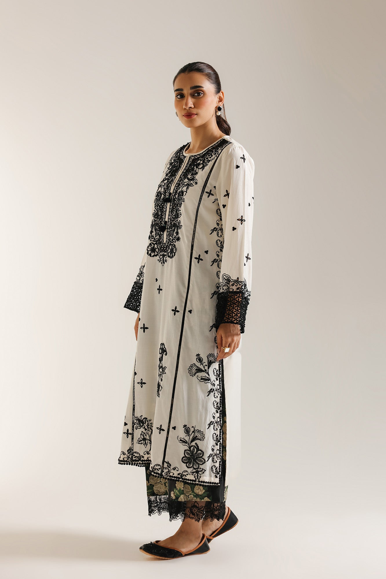 EMBROIDERED SUIT (E103/002/3226) - Image 2