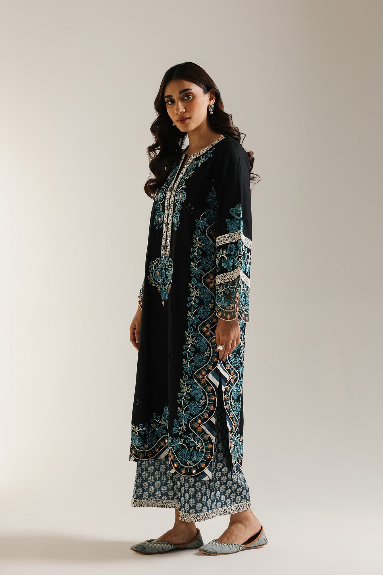 EMBROIDERED SUIT (E103/902/3245) - Image 3