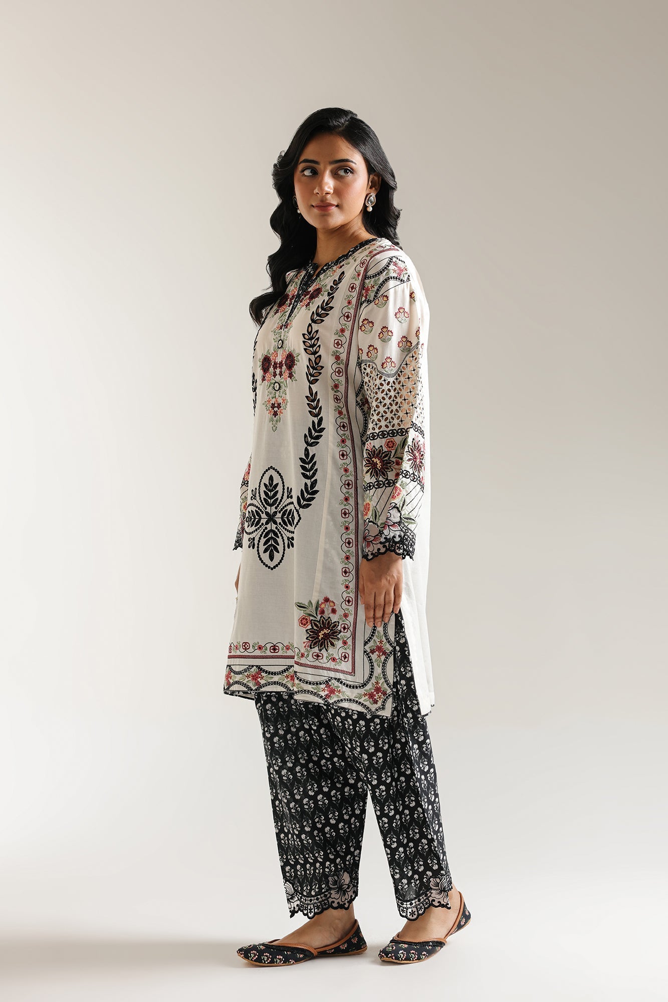 EMBROIDERED SUIT (E3298/103/002) - Image 2