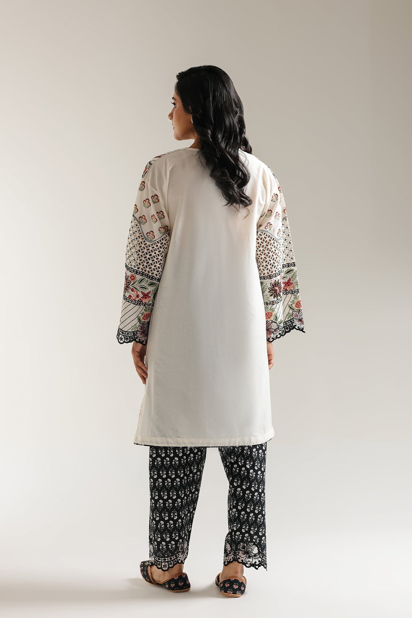 EMBROIDERED SUIT (E3298/103/002) - Image 3