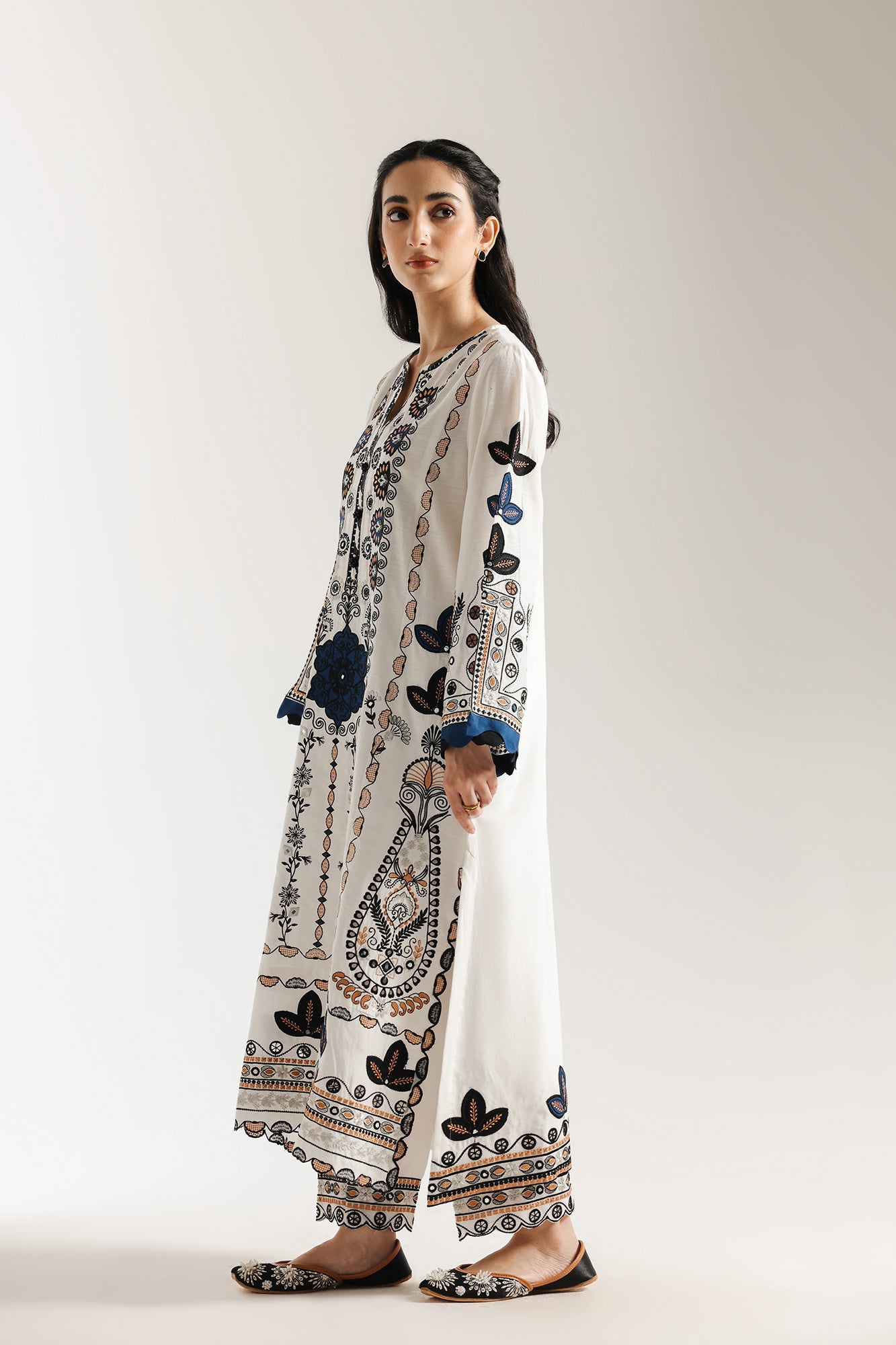 EMBROIDERED SUIT (E3508/103/002) - Image 2