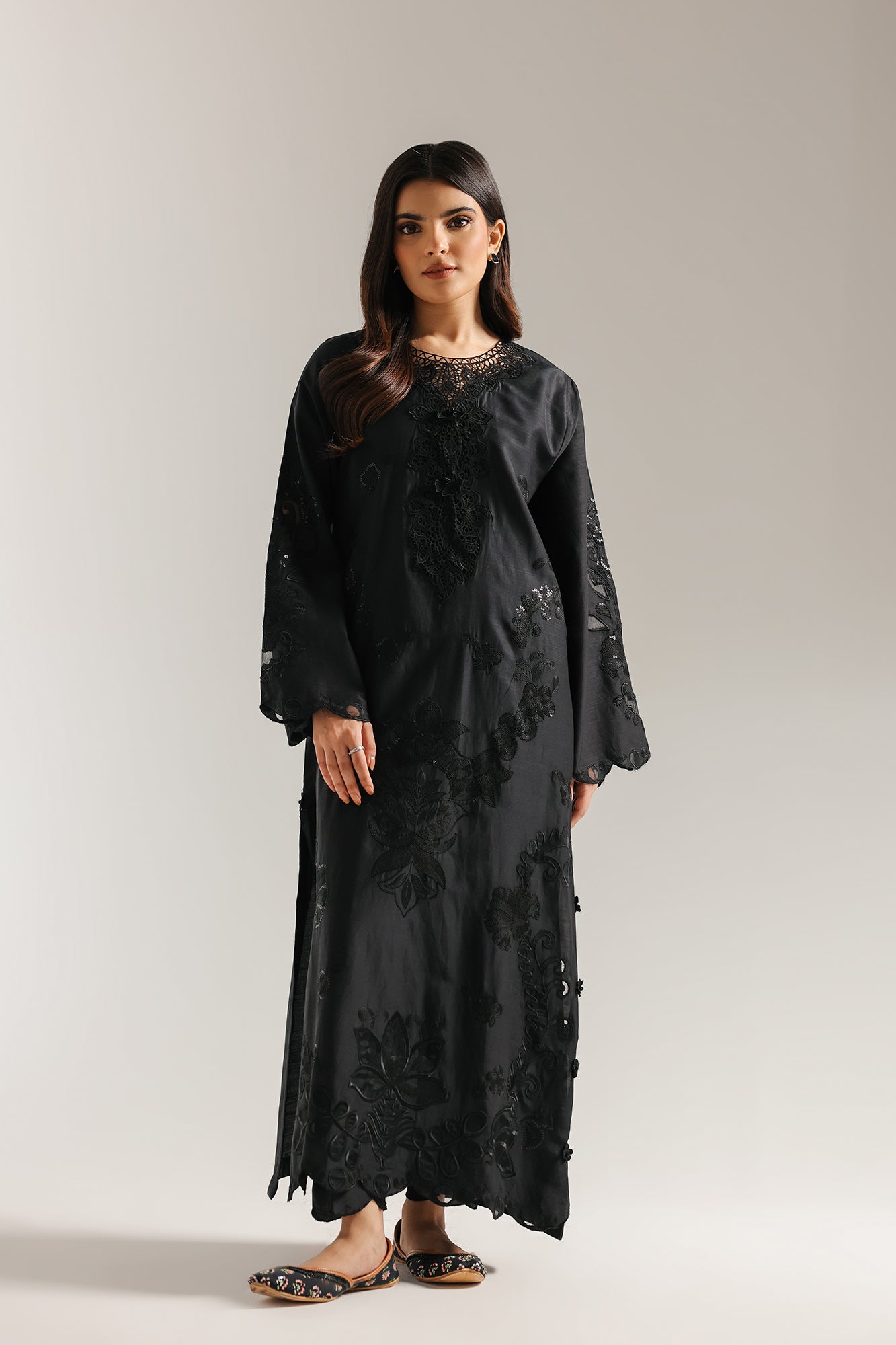 EMBROIDERED SUIT (E3515/103/901)