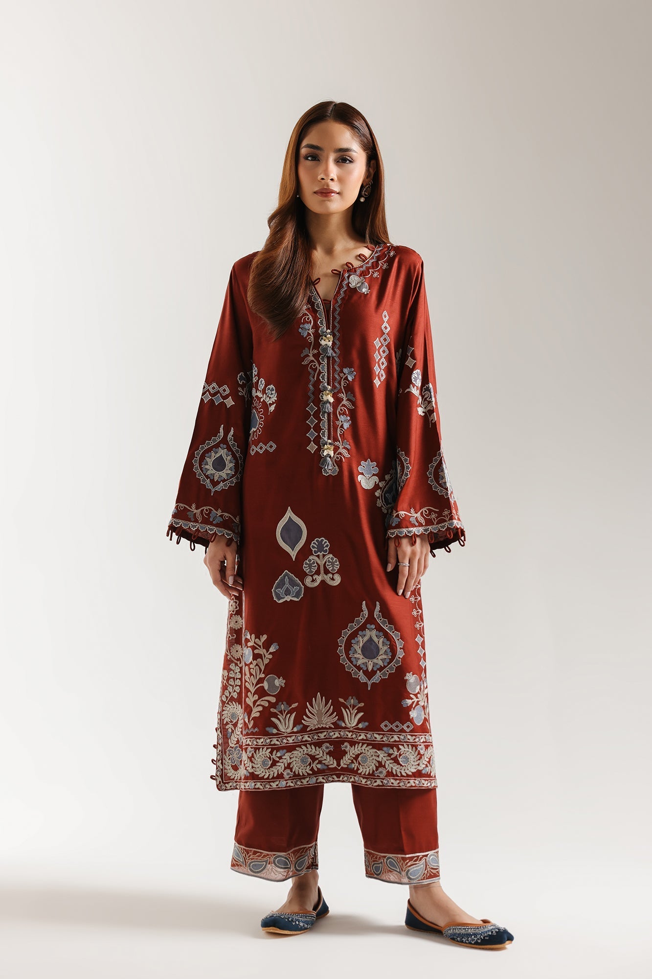 EMBROIDERED SUIT (E3662/103/310)