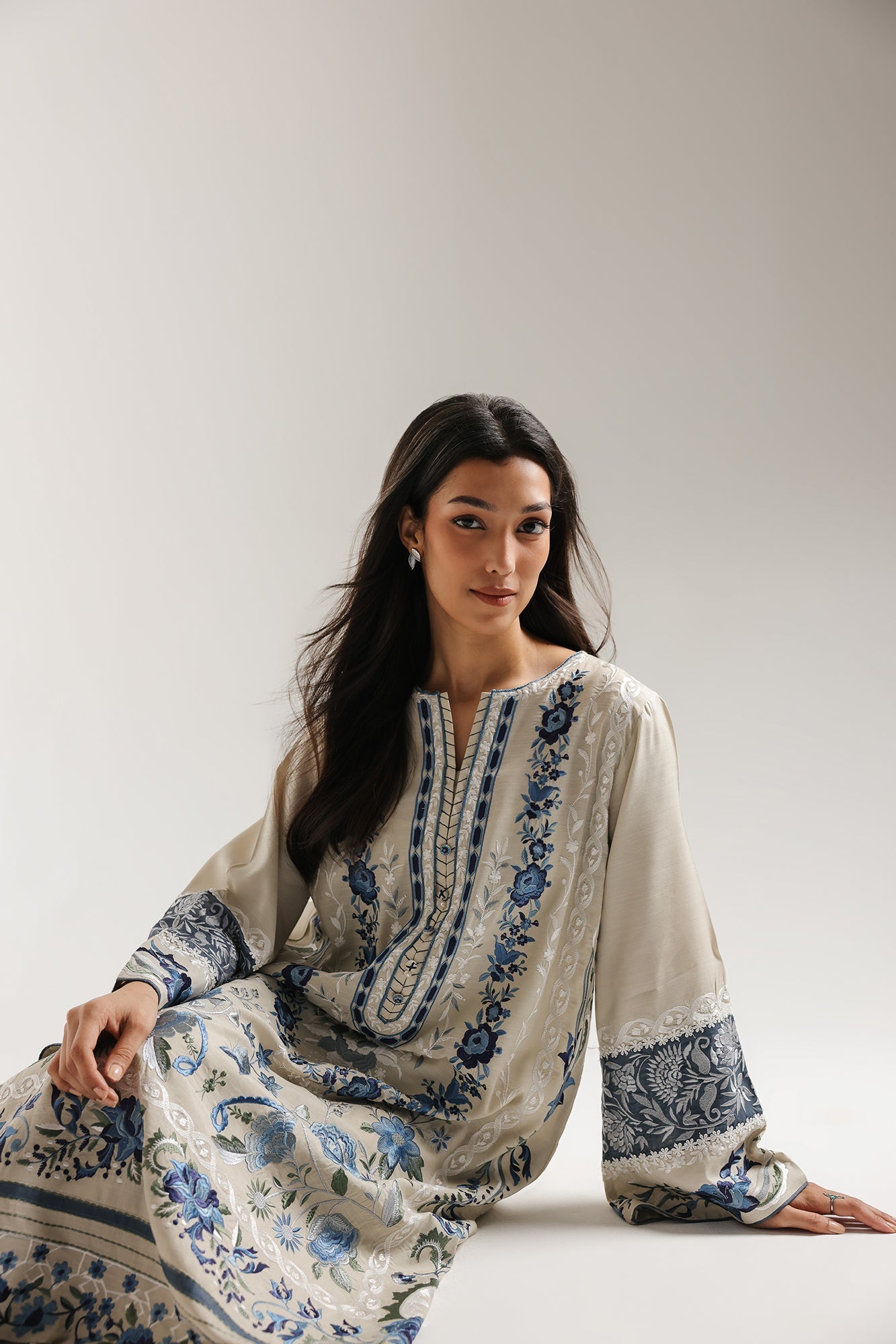 EMBROIDERED SUIT (E3778/103/722)