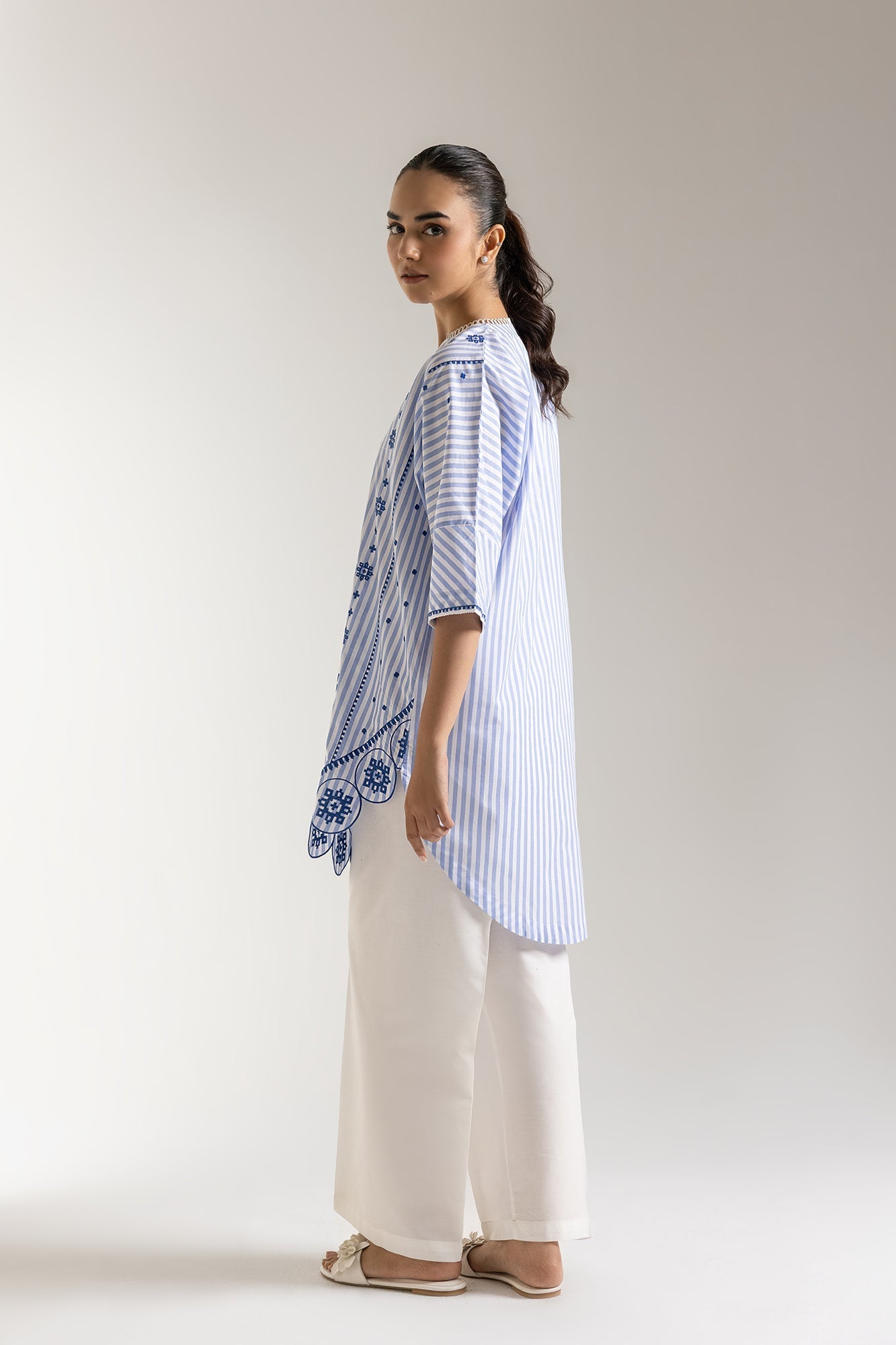 EMBROIDERED KURTI (E5839/102/629) - Image 4