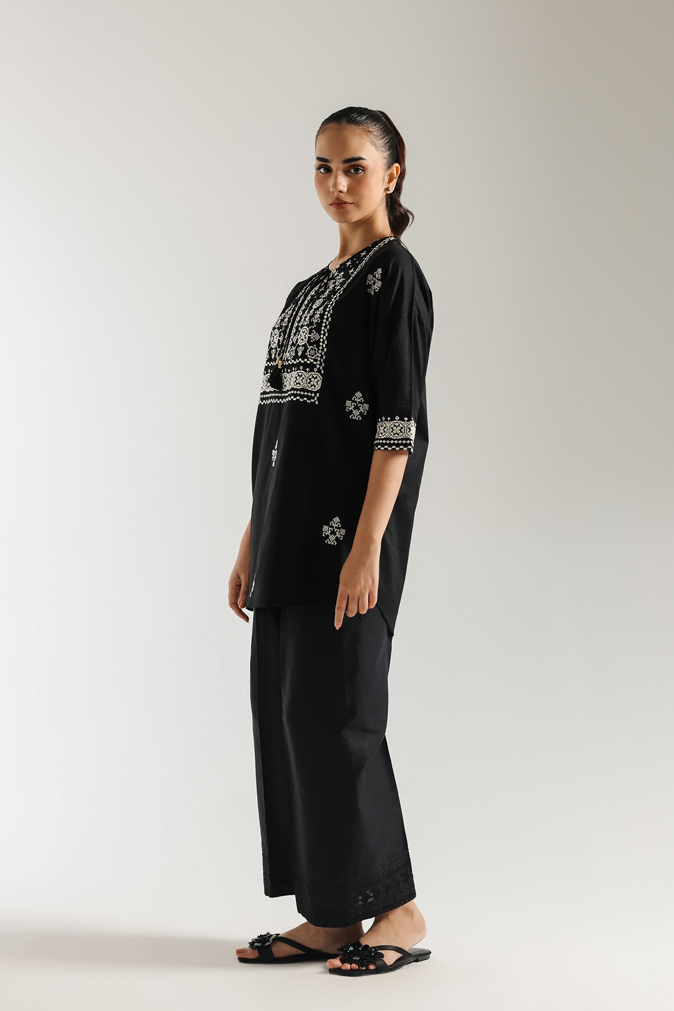 EMBROIDERED KURTI (E5855/102/902) - Image 3