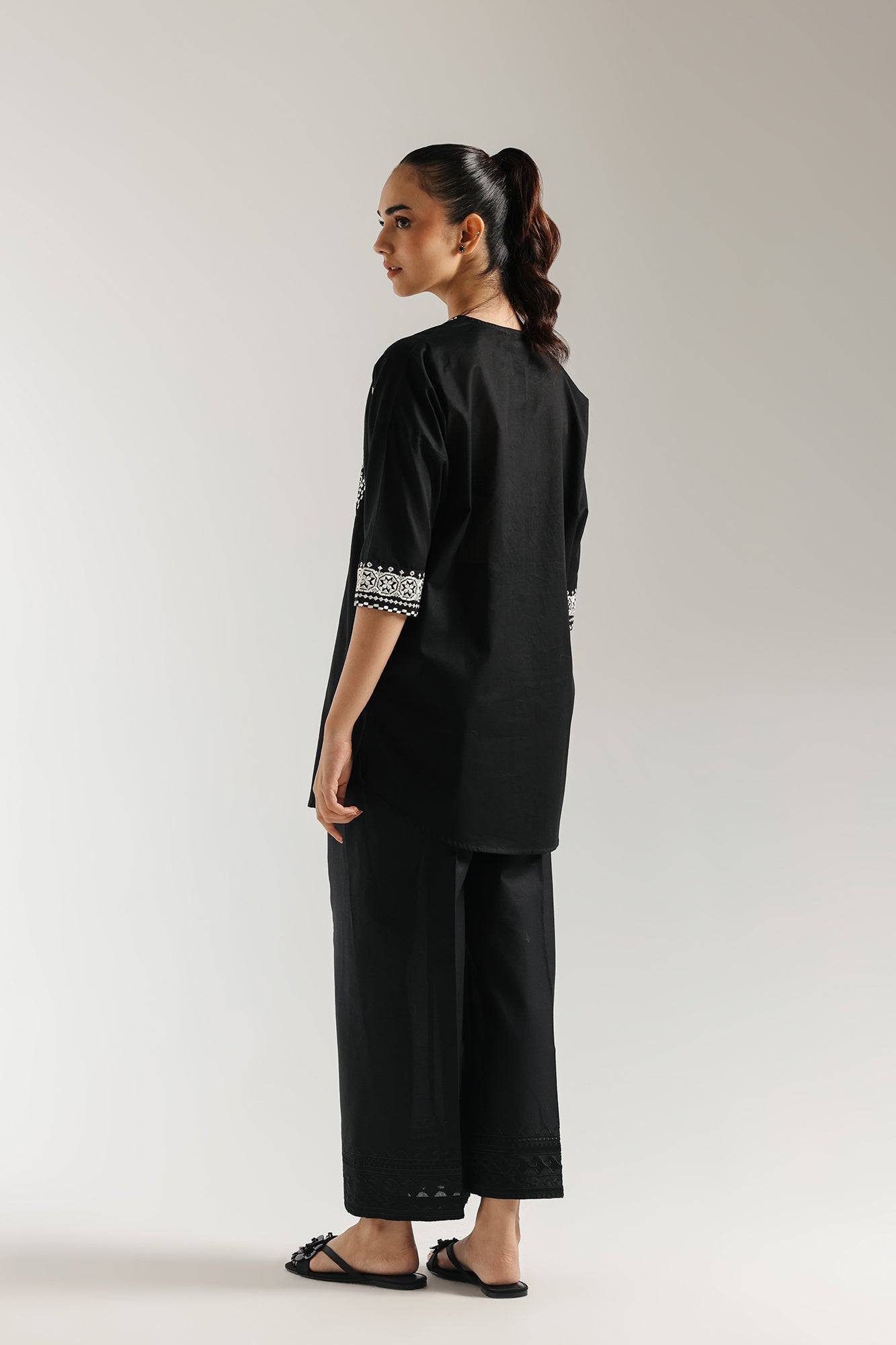 EMBROIDERED KURTI (E5855/102/902) - Image 4