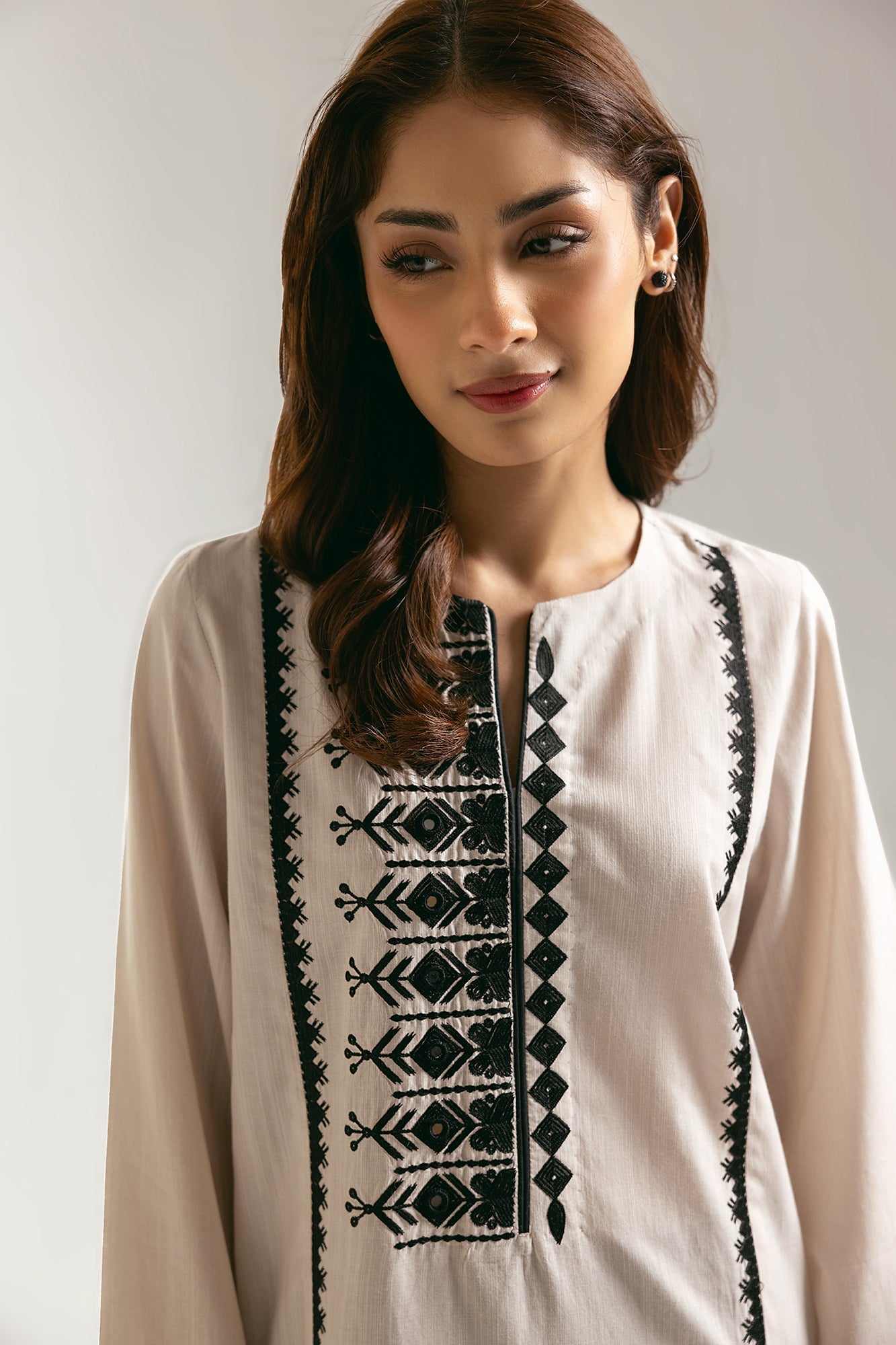 EMBROIDERED SUIT (E6142/102/006) - Image 4
