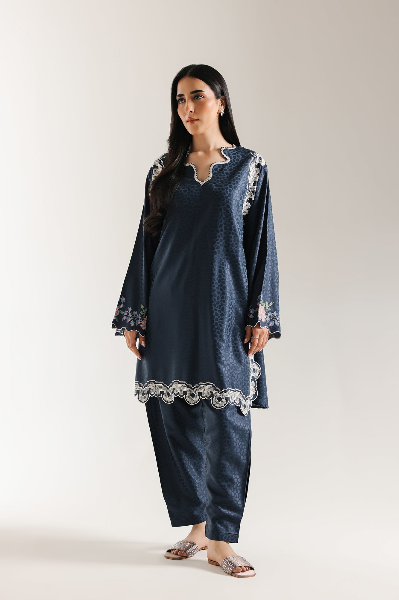 EMBROIDERED SUIT (E6630/102/621) - Image 2