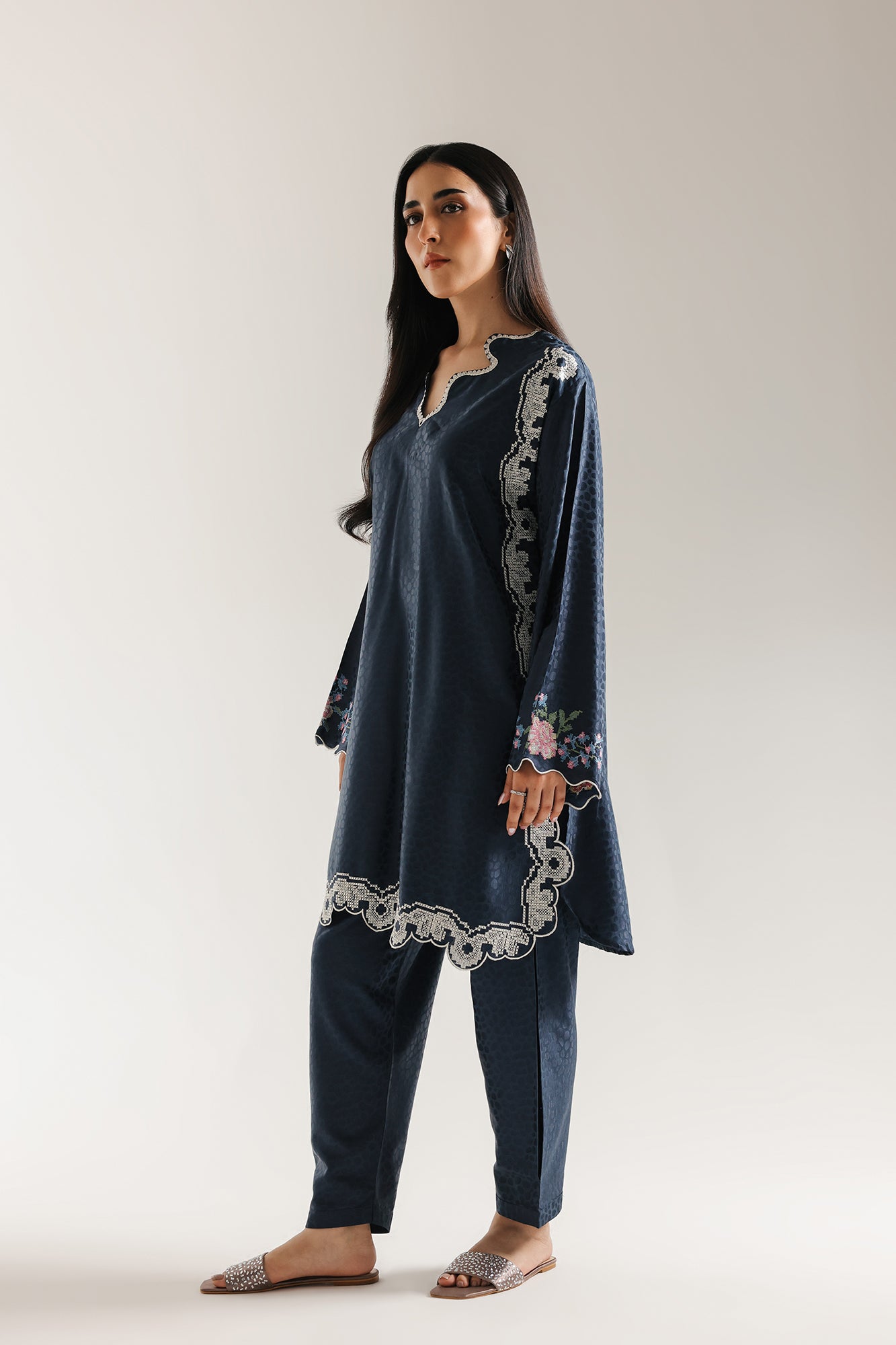 EMBROIDERED SUIT (E6630/102/621) - Image 3