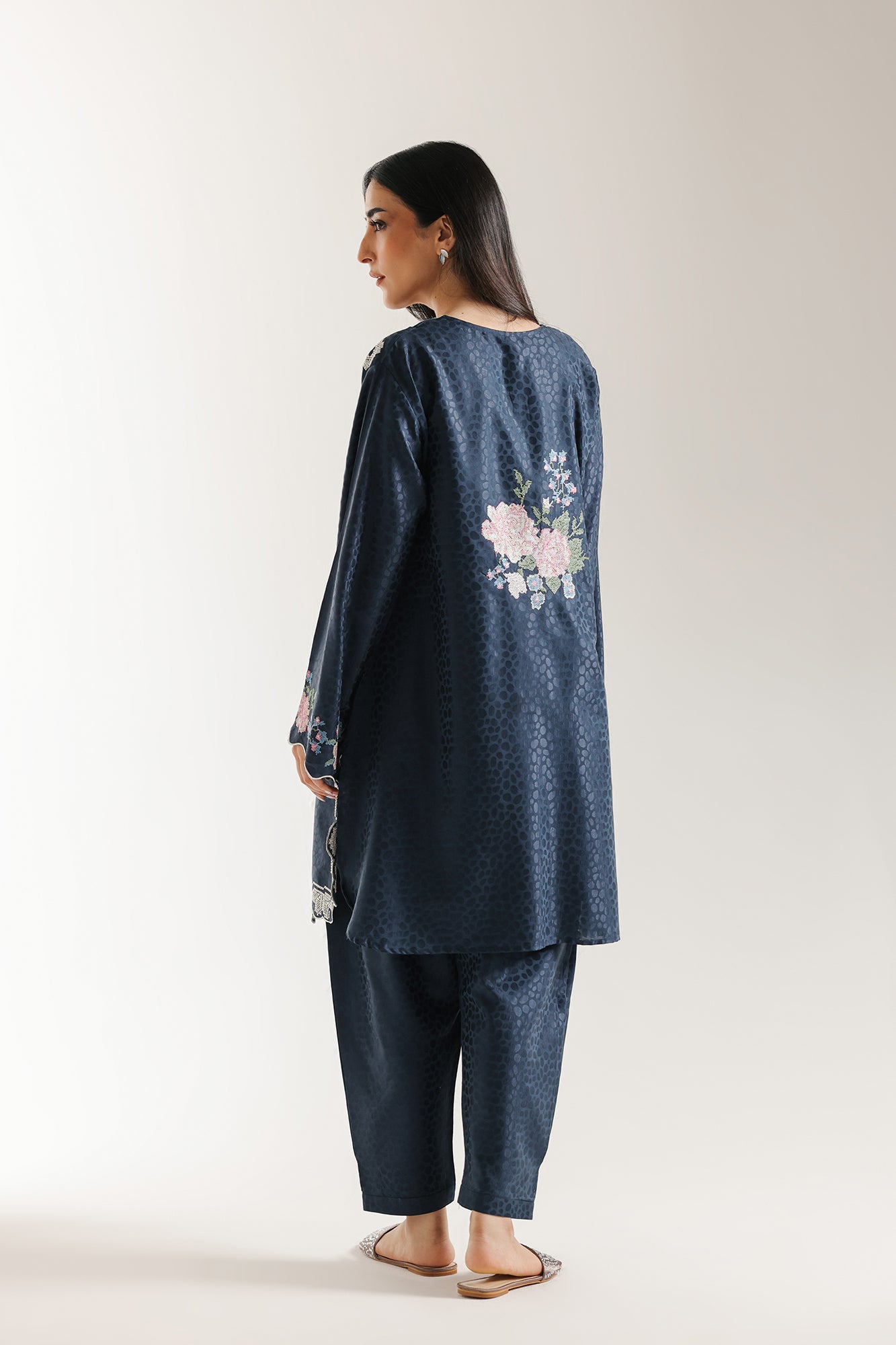 EMBROIDERED SUIT (E6630/102/621) - Image 4