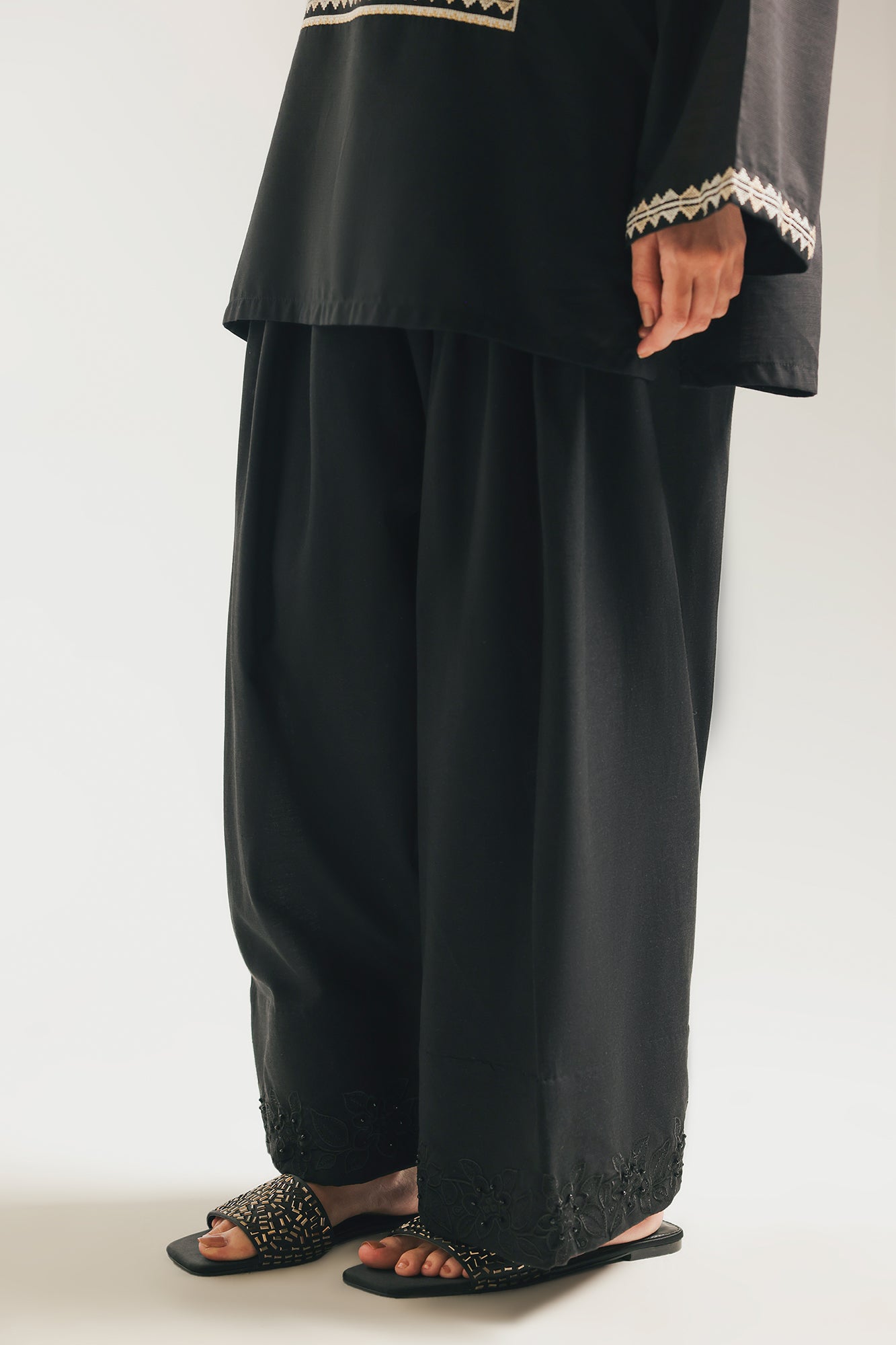 FARSHI SHALWAR (E6654/102/901) - Image 2