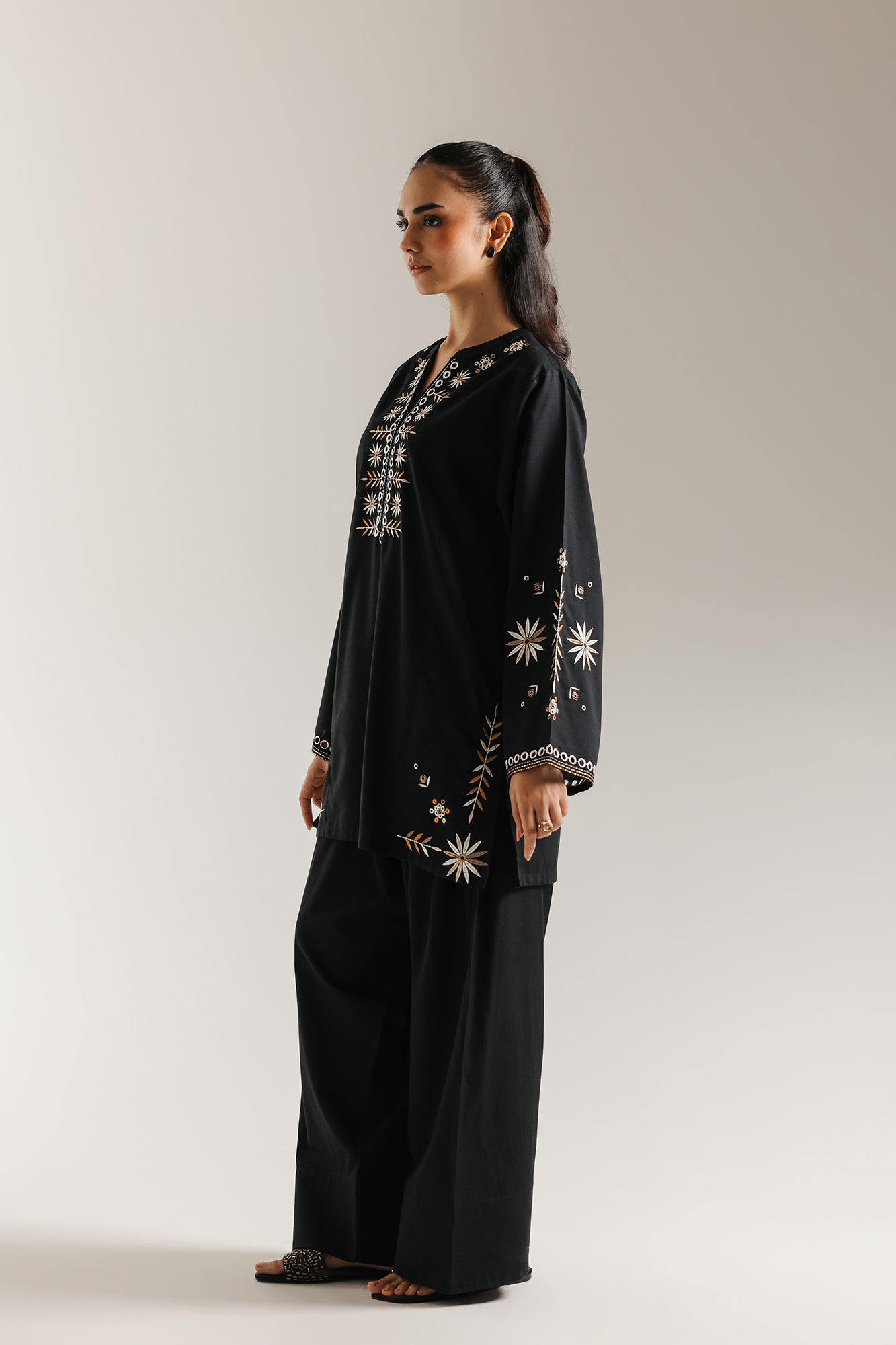 EMBROIDERED KURTI (E6657/102/902) - Image 3