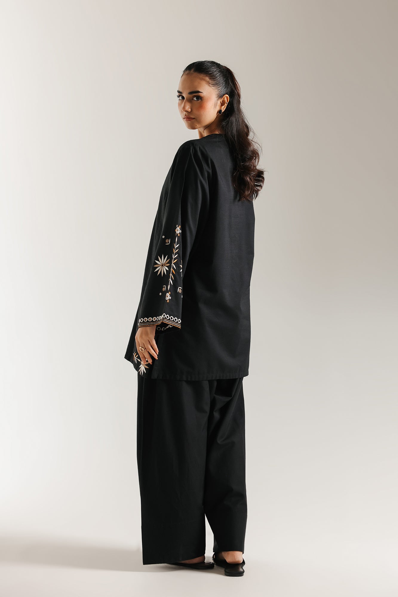 EMBROIDERED KURTI (E6657/102/902) - Image 4