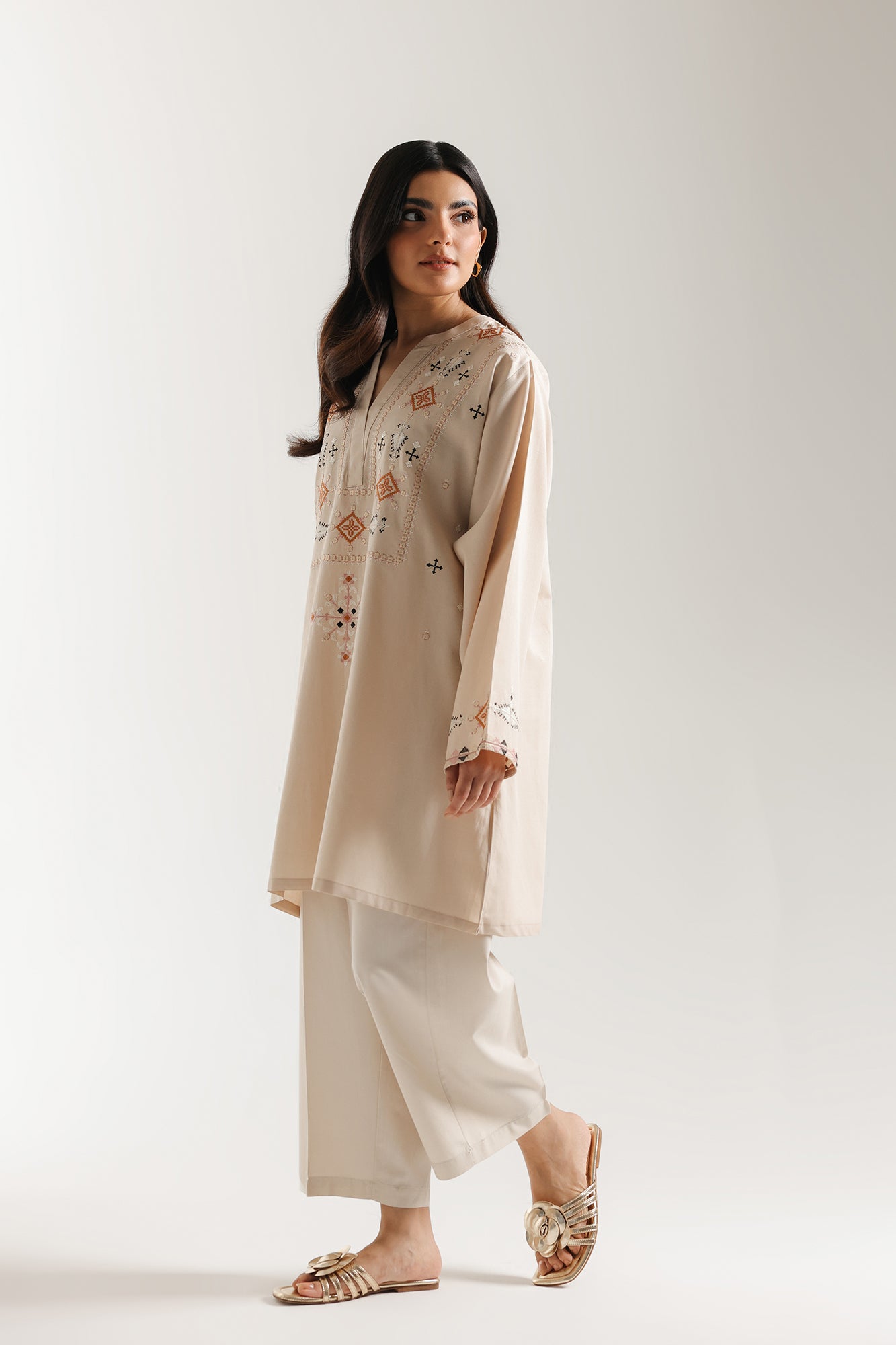 EMBROIDERED KURTI (E6662/102/004) - Image 3