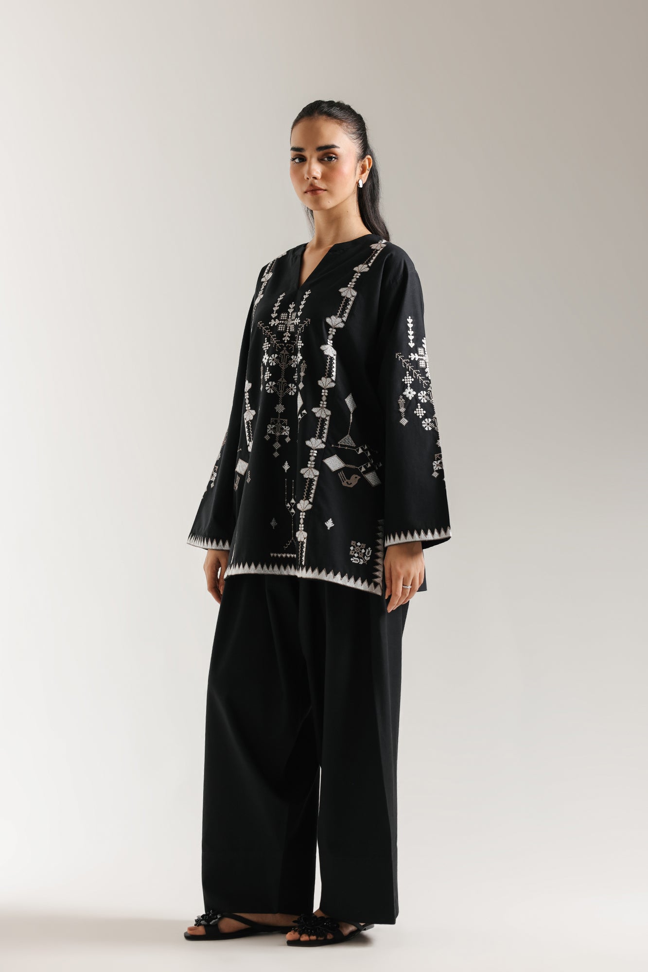 EMBROIDERED KURTI (E6674/102/902) - Image 3