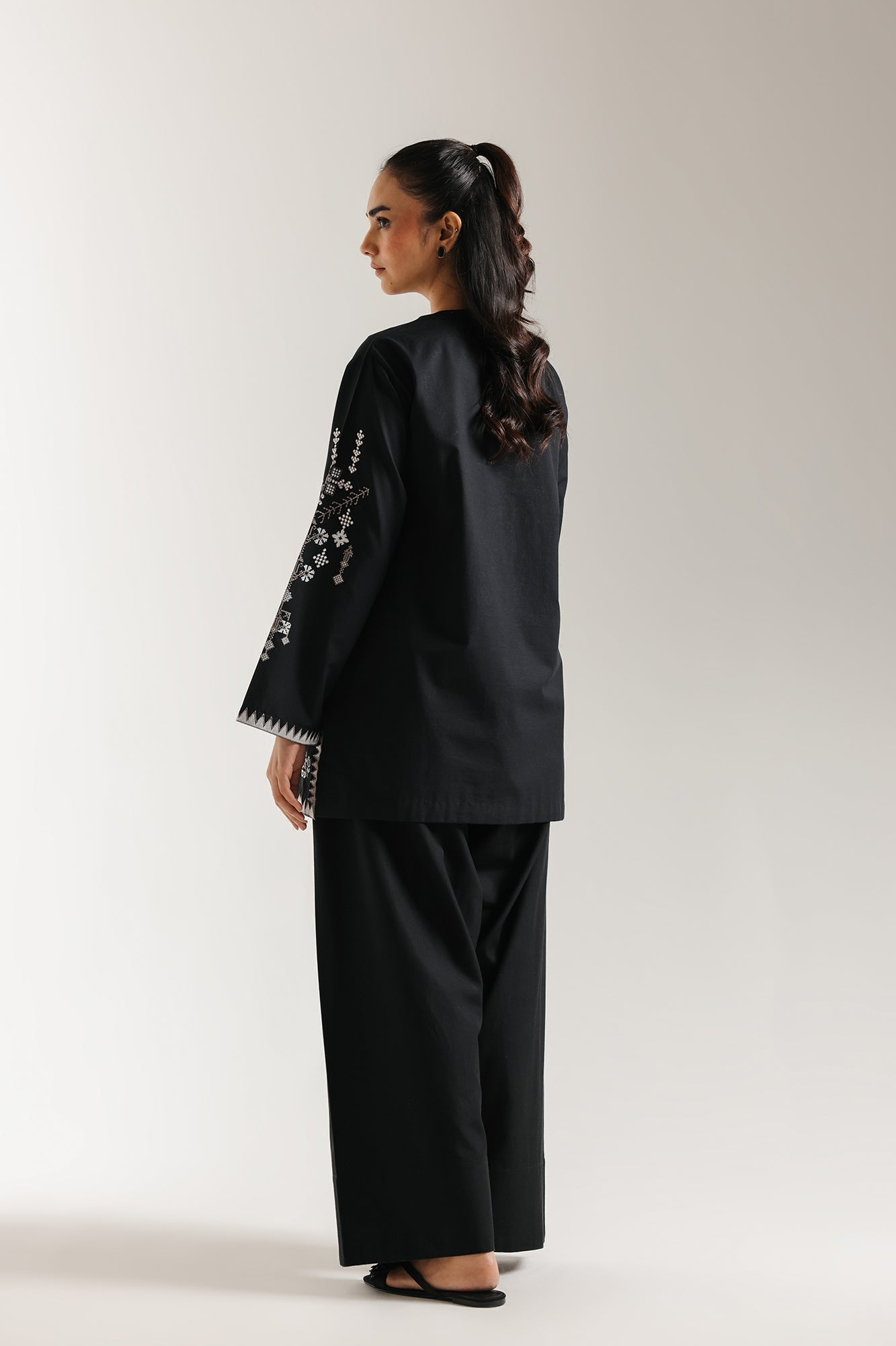 EMBROIDERED KURTI (E6674/102/902) - Image 4