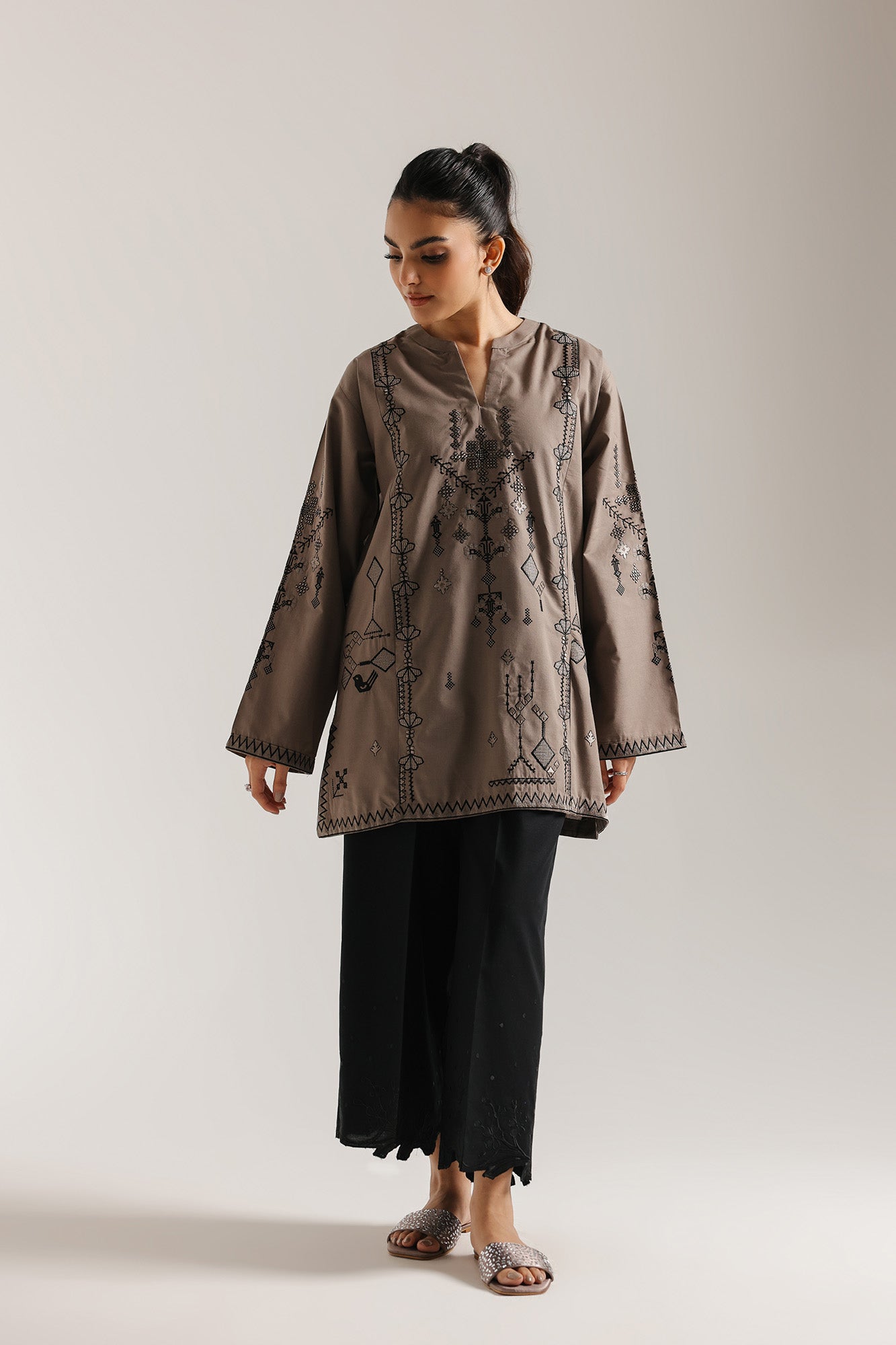 EMBROIDERED SHIRT (E6674/102/903)