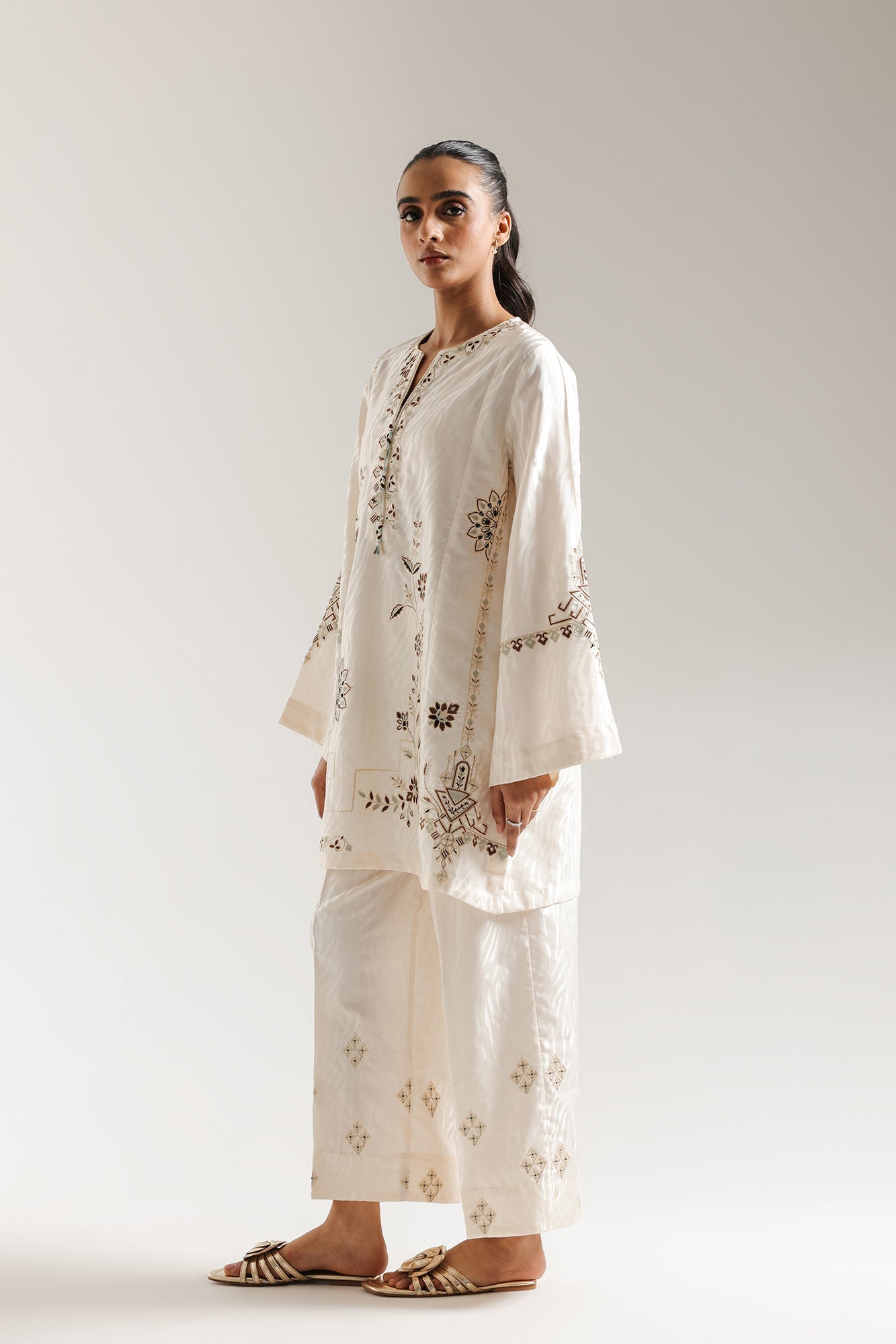 EMBROIDERED SUIT (E6951/102/002) - Image 2