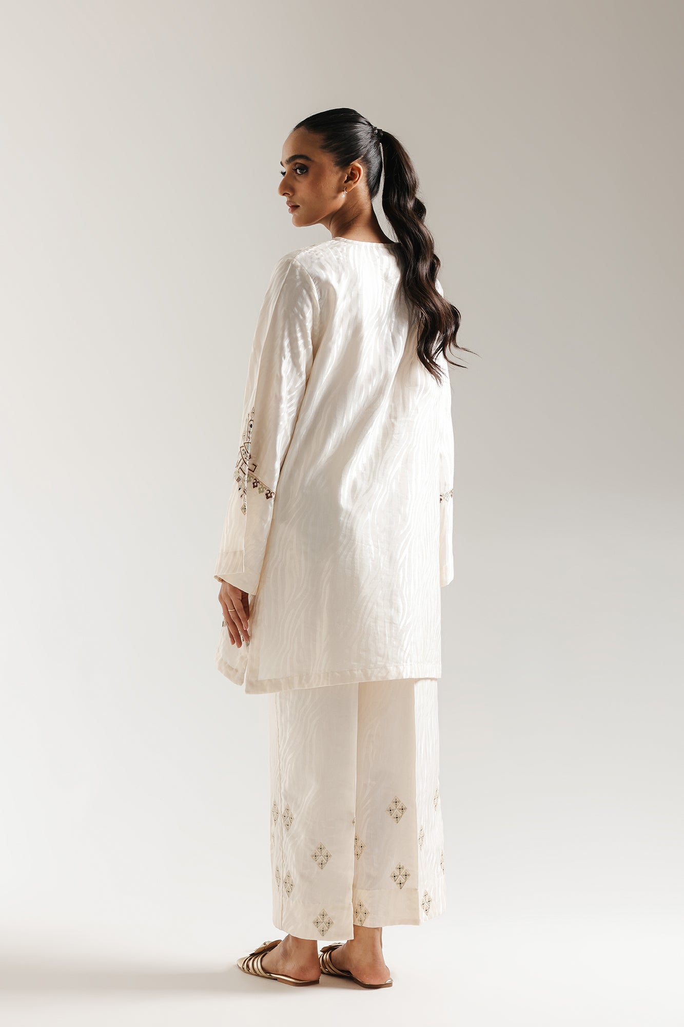 EMBROIDERED SUIT (E6951/102/002) - Image 3