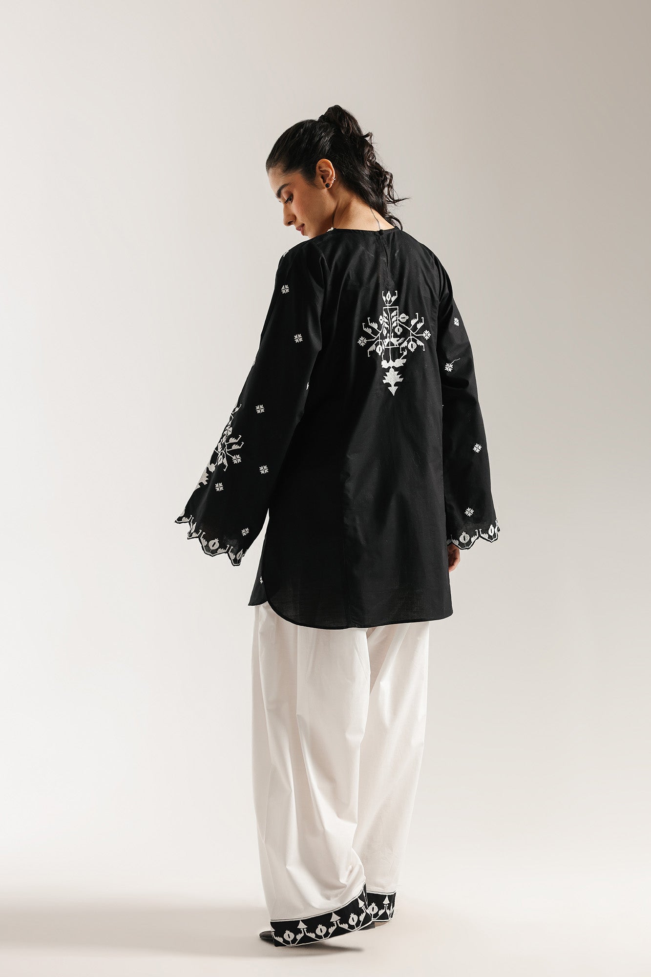EMBROIDERED SUIT (E6971/102/901) - Image 4
