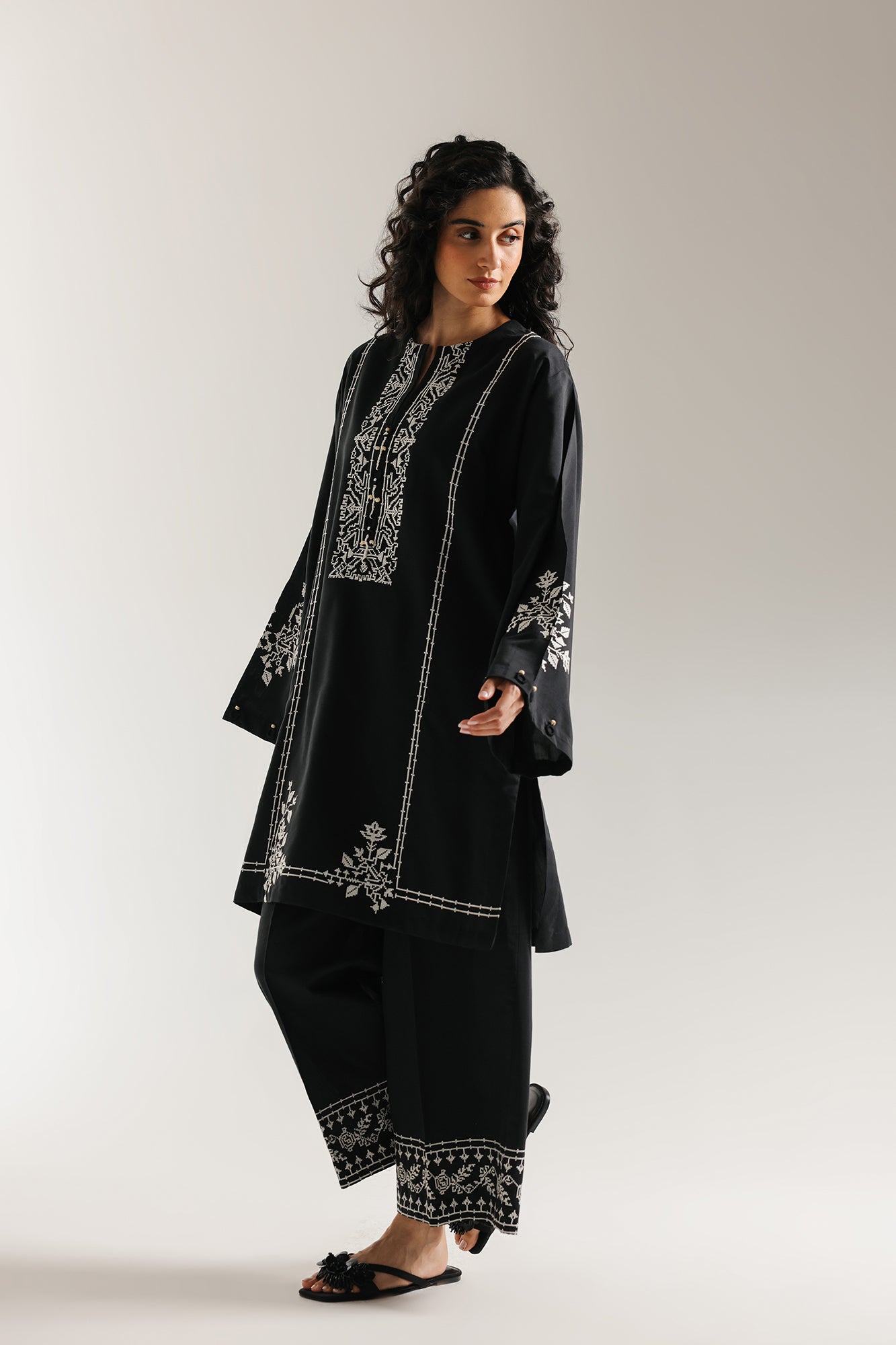 EMBROIDERED SUIT (E6979/102/901) - Image 3