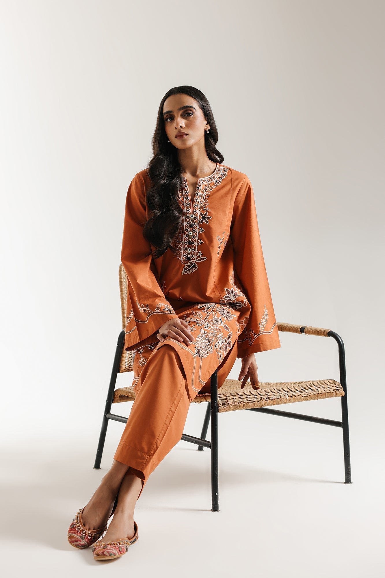 EMBROIDERED SUIT (E7014/102/214)