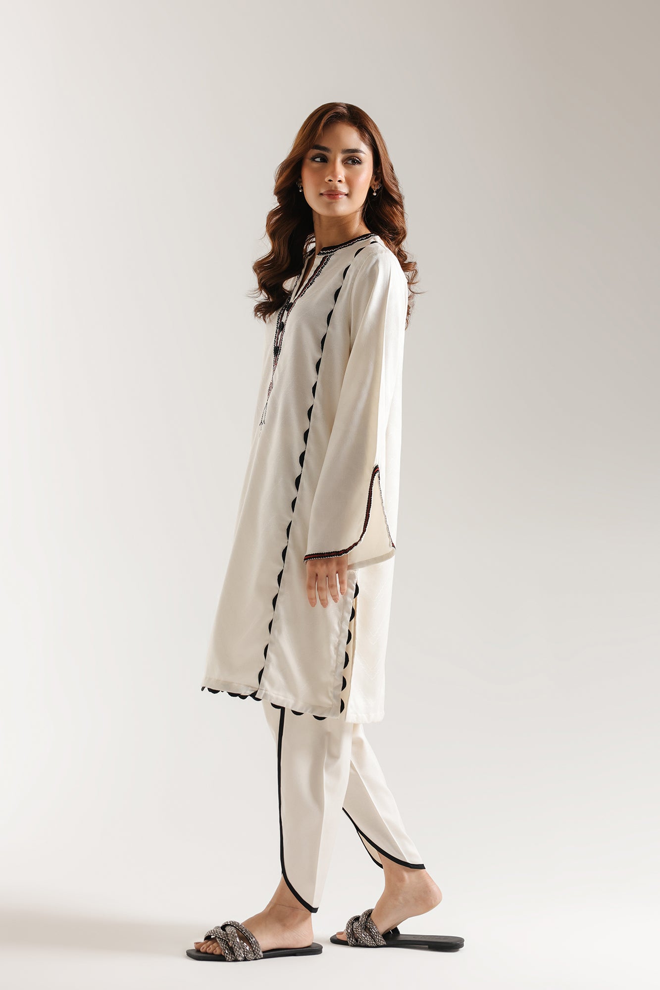 EMBROIDERED SUIT (E7218/102/002) - Image 3