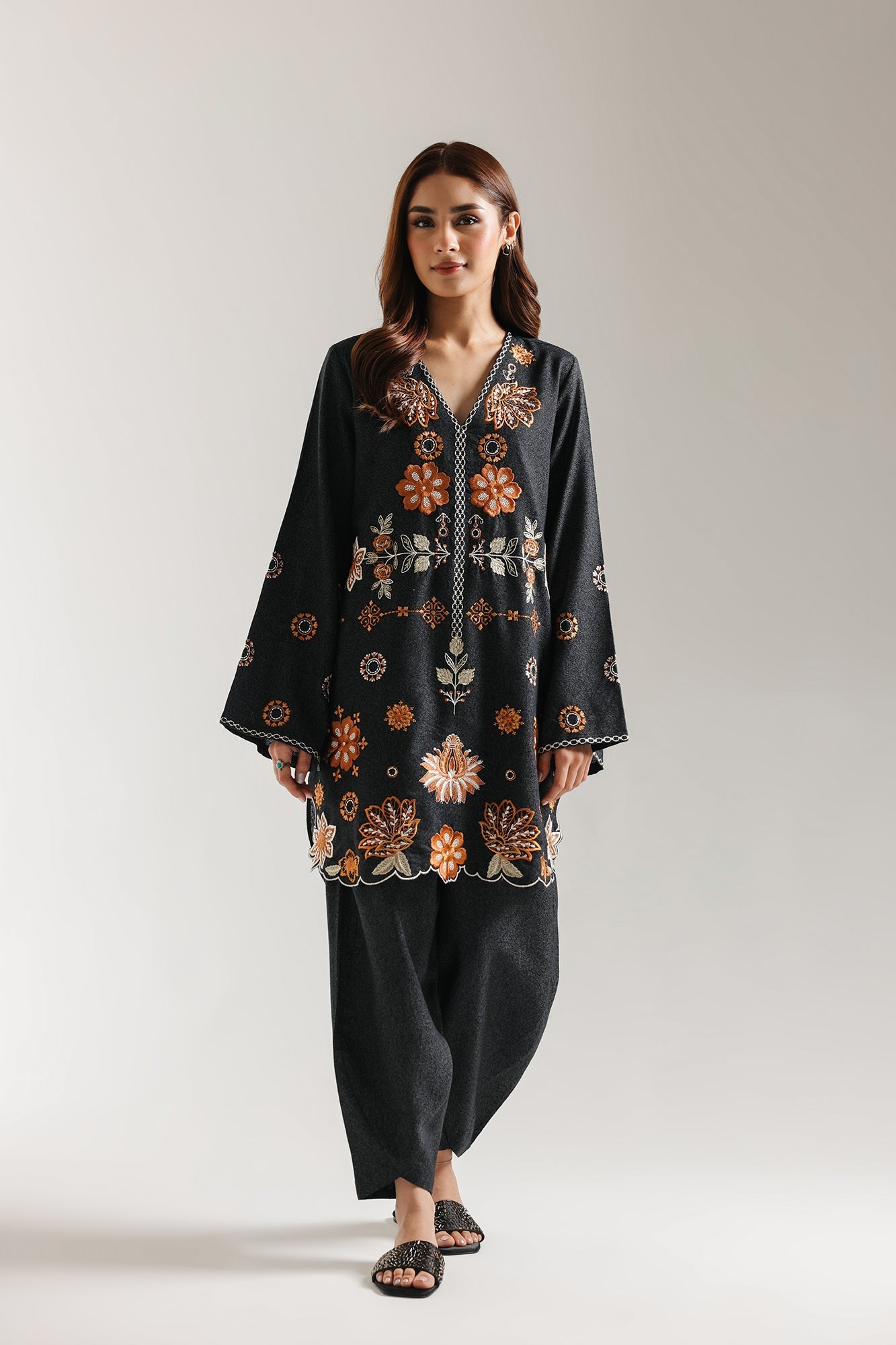 EMBROIDERED SUIT (E7225/102/902) - Image 2