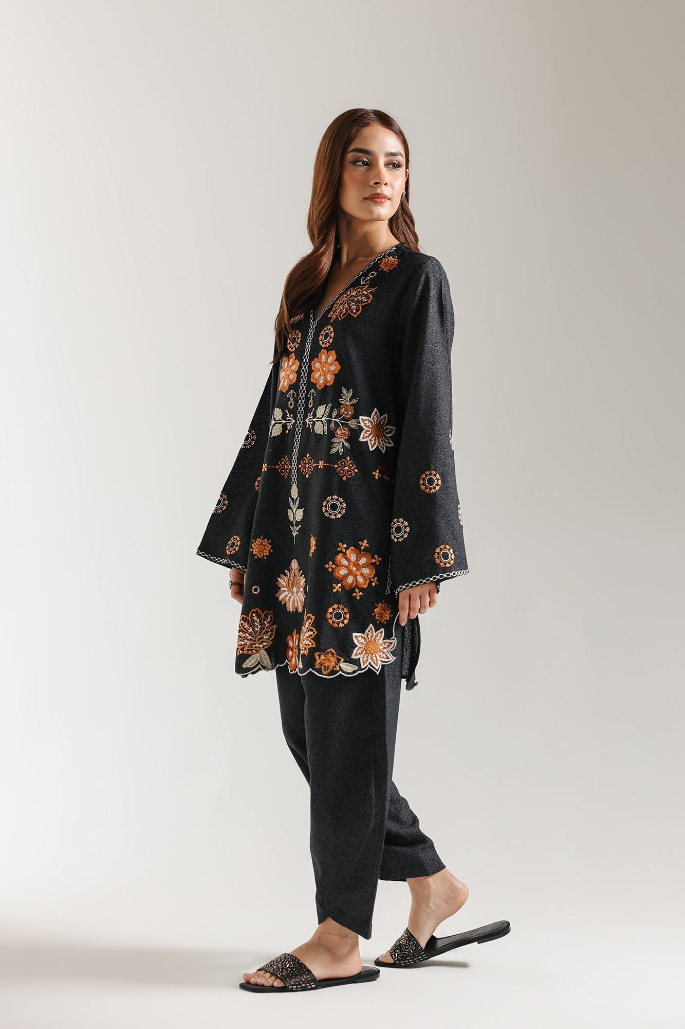 EMBROIDERED SUIT (E7225/102/902) - Image 3