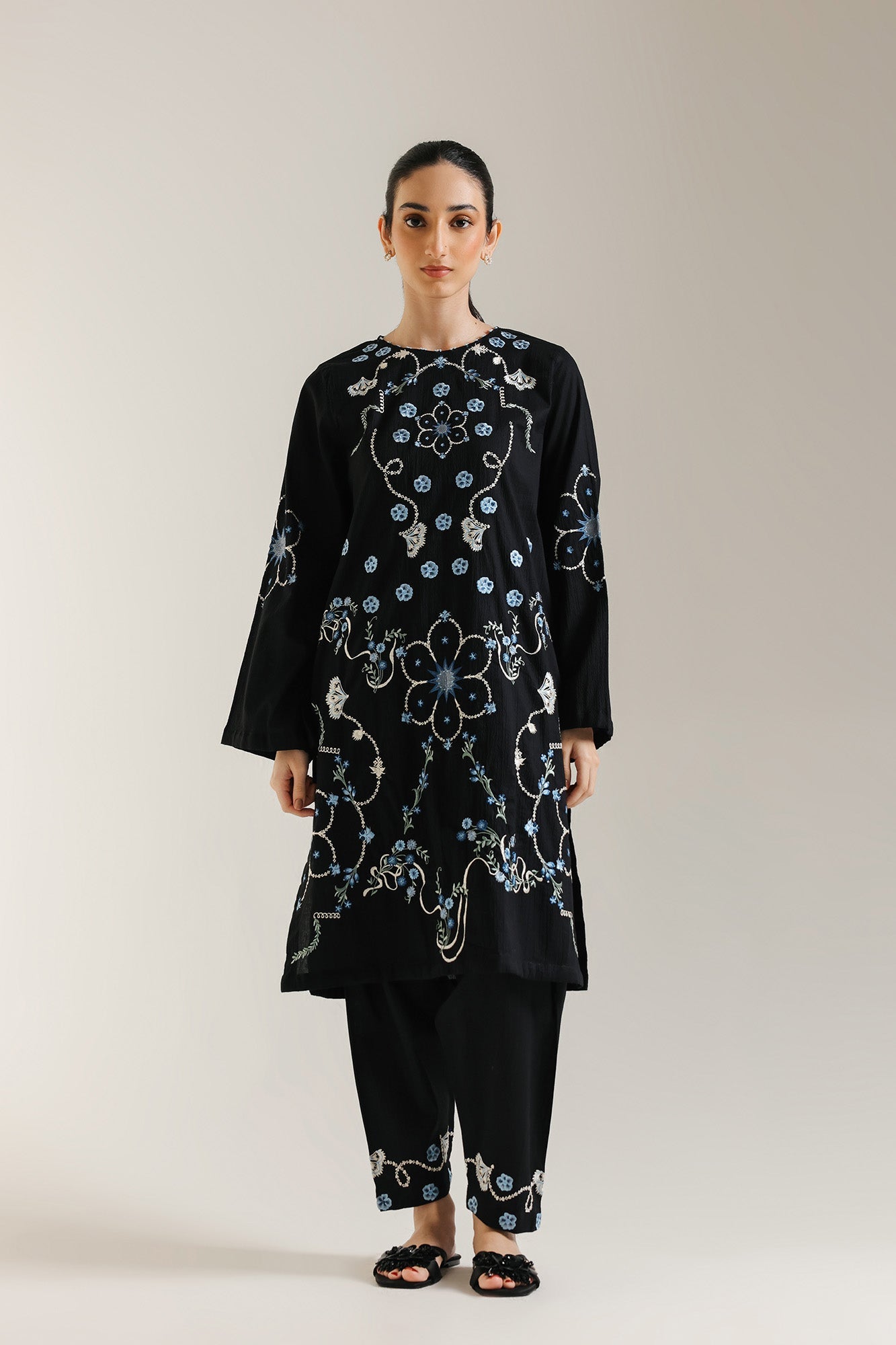 EMBROIDERED SUIT (S7E6392/102/902) - Image 2