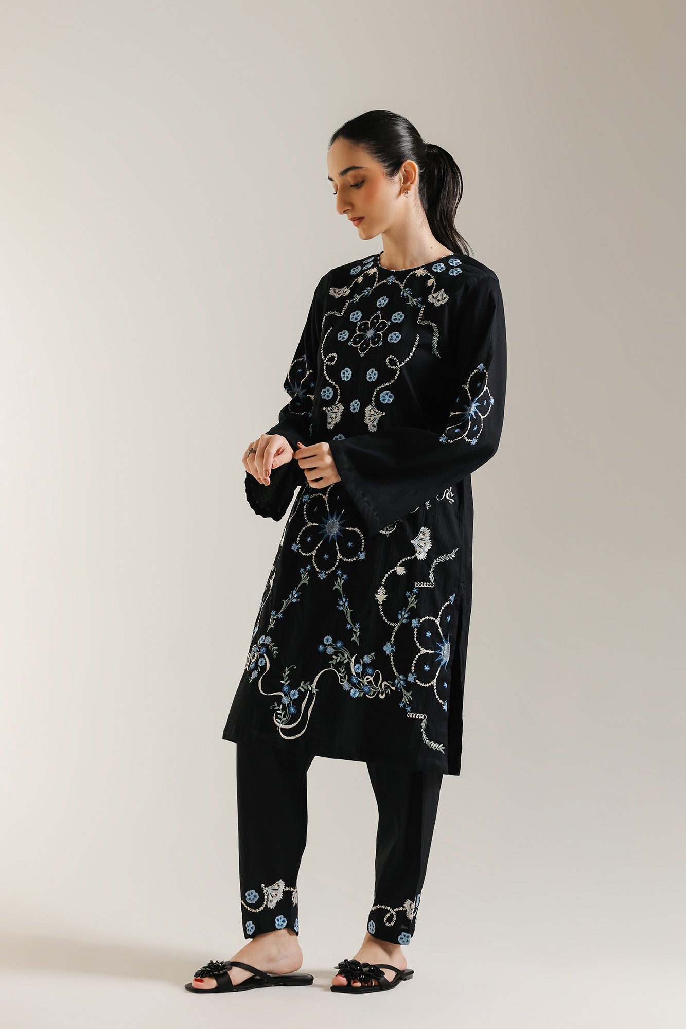 EMBROIDERED SUIT (S7E6392/102/902) - Image 3