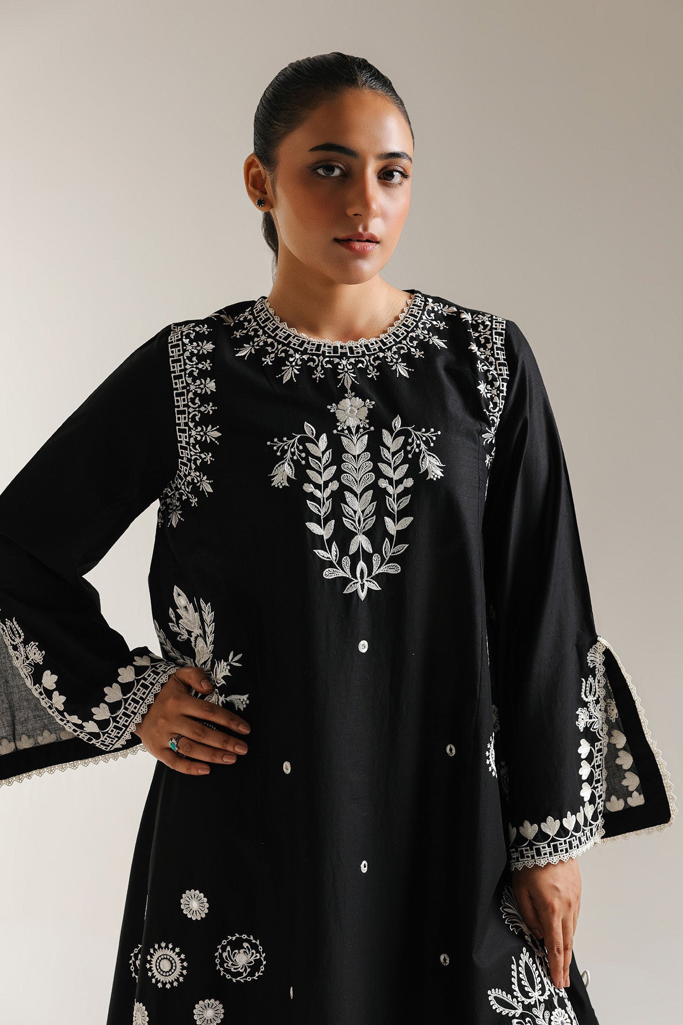 EMBROIDERED DRESS (S7E6496/102/902) - Image 4
