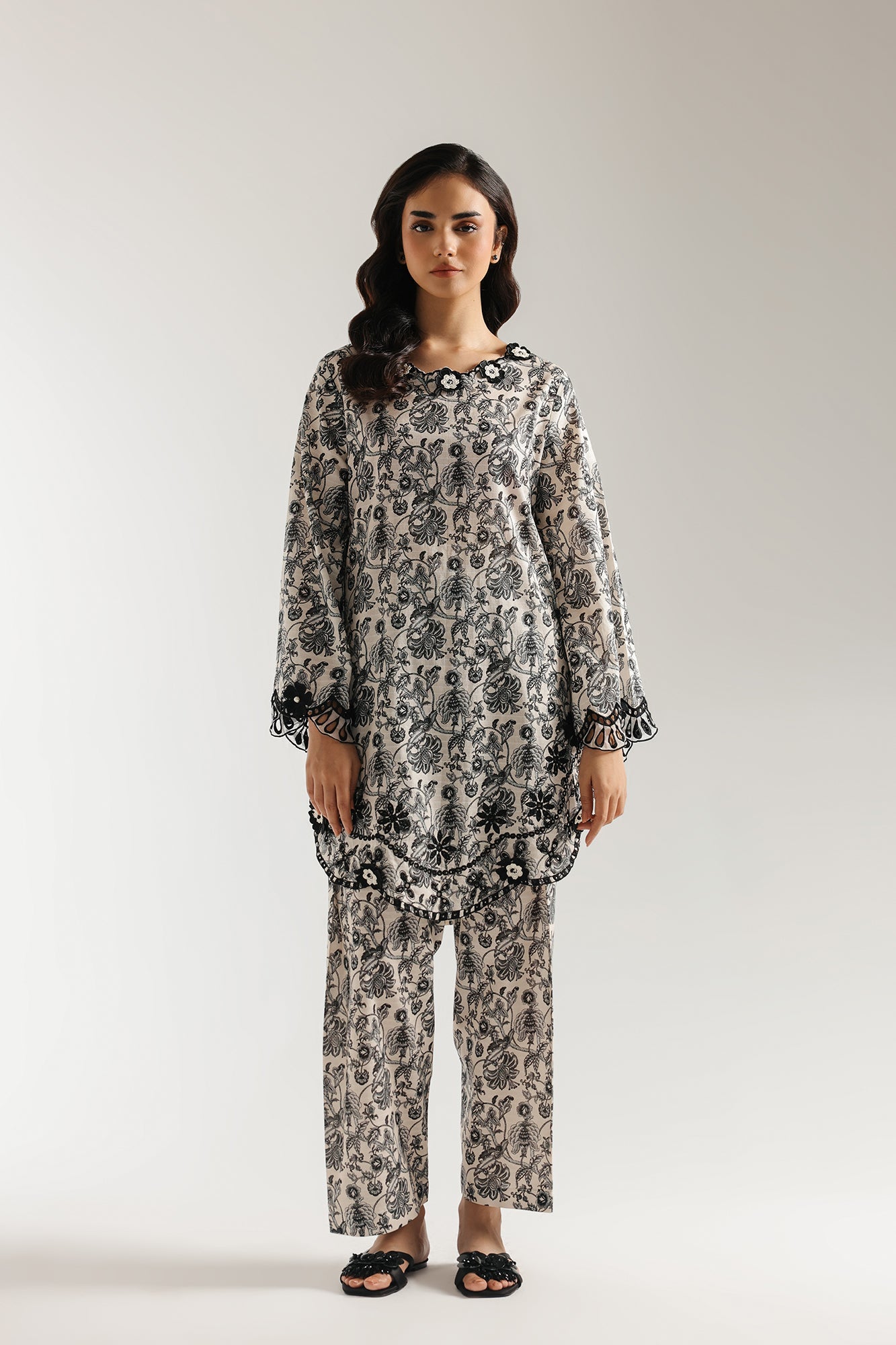 EMBROIDERED SUIT (S8E6323/102/003) - Image 2